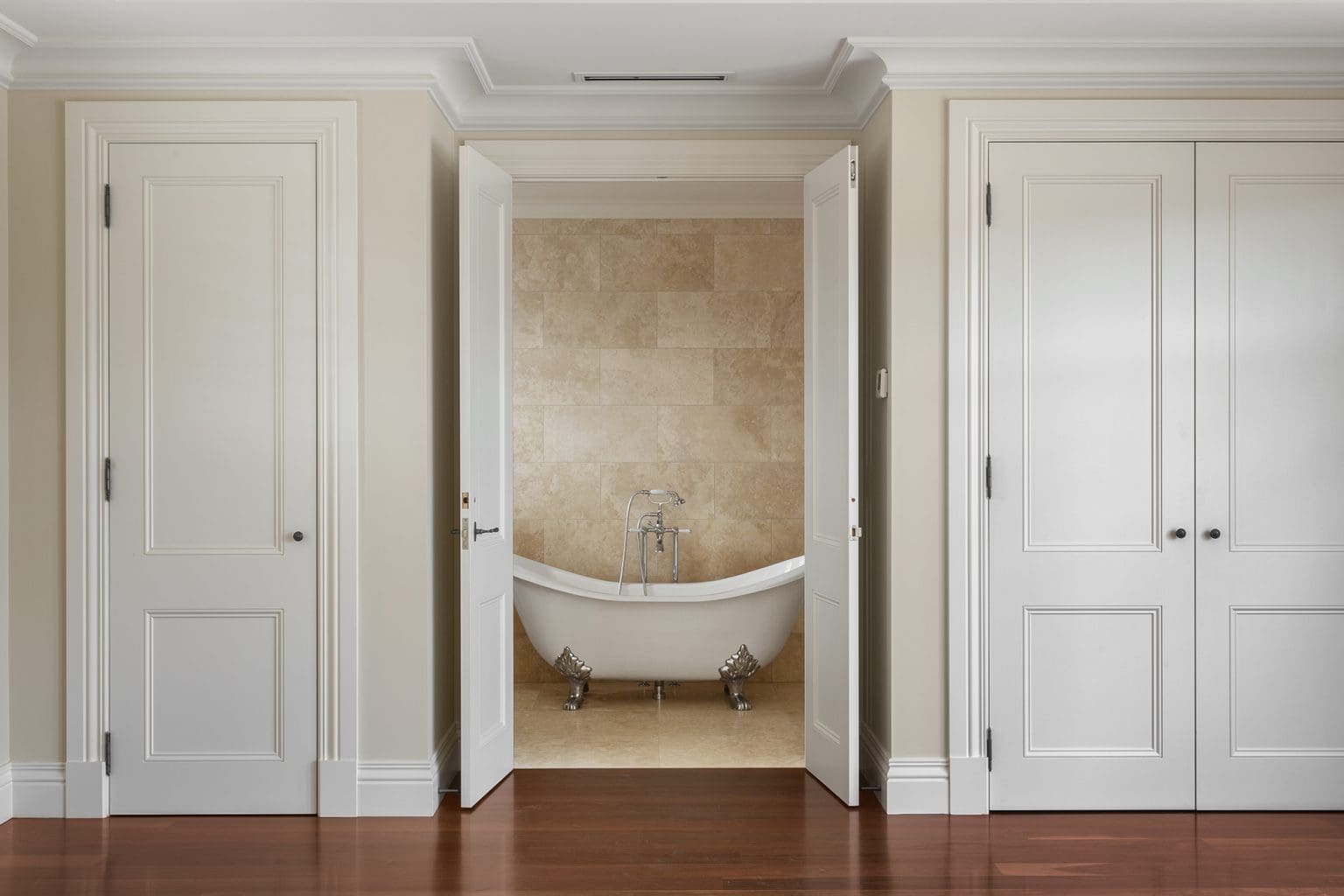 CLASSIC LIGHT TRAVERTINE_RMS TRADERS_NATURAL STONE BATHROOM TILES POOL COPING SUPPLIER MELBOURNE (41)