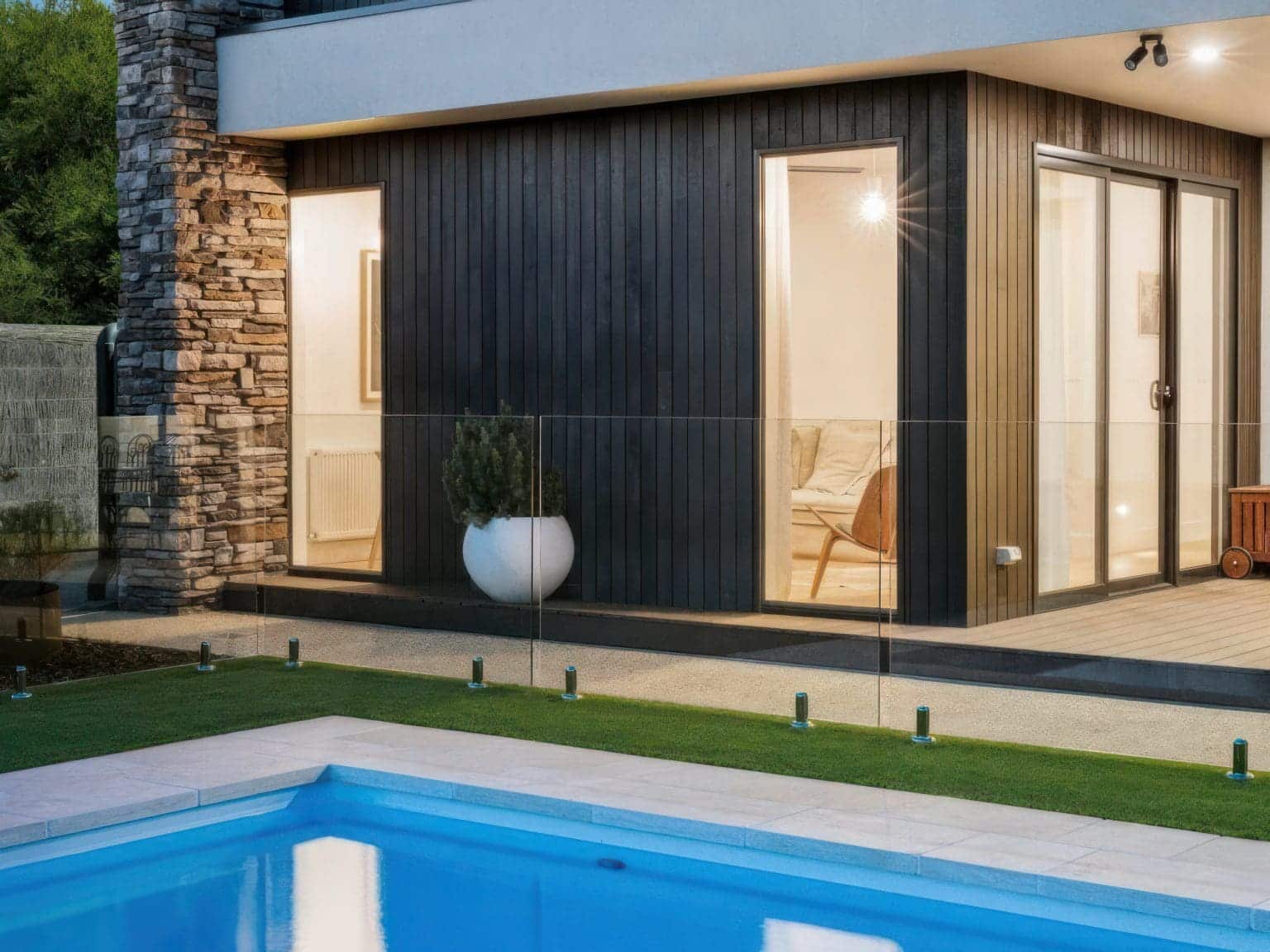 CREMA NOVELDA BRUSHED & TUMBLED LIMESTONE_RMS TRADERS_NATURAL STONE PAVERS POOL COPING INTERNAL TILE SUPPLIER MELBOURNE (42)1-