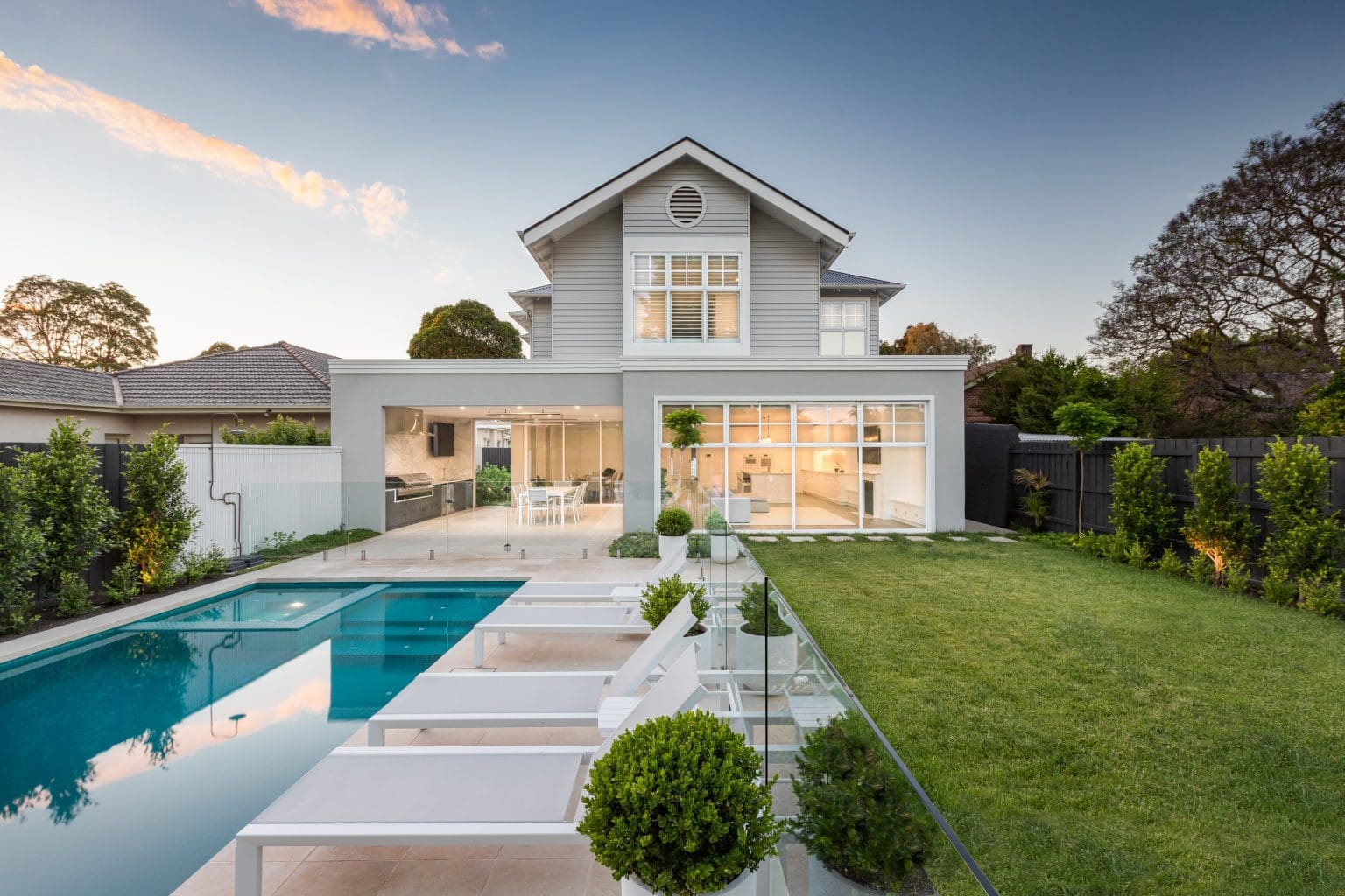 MOCHA UNFILLED & TUMBLED TRAVERTINE_RMS TRADERS_NATURAL STONE POOL PAVING INTERNAL TILES SUPPLIER MELBOURNE