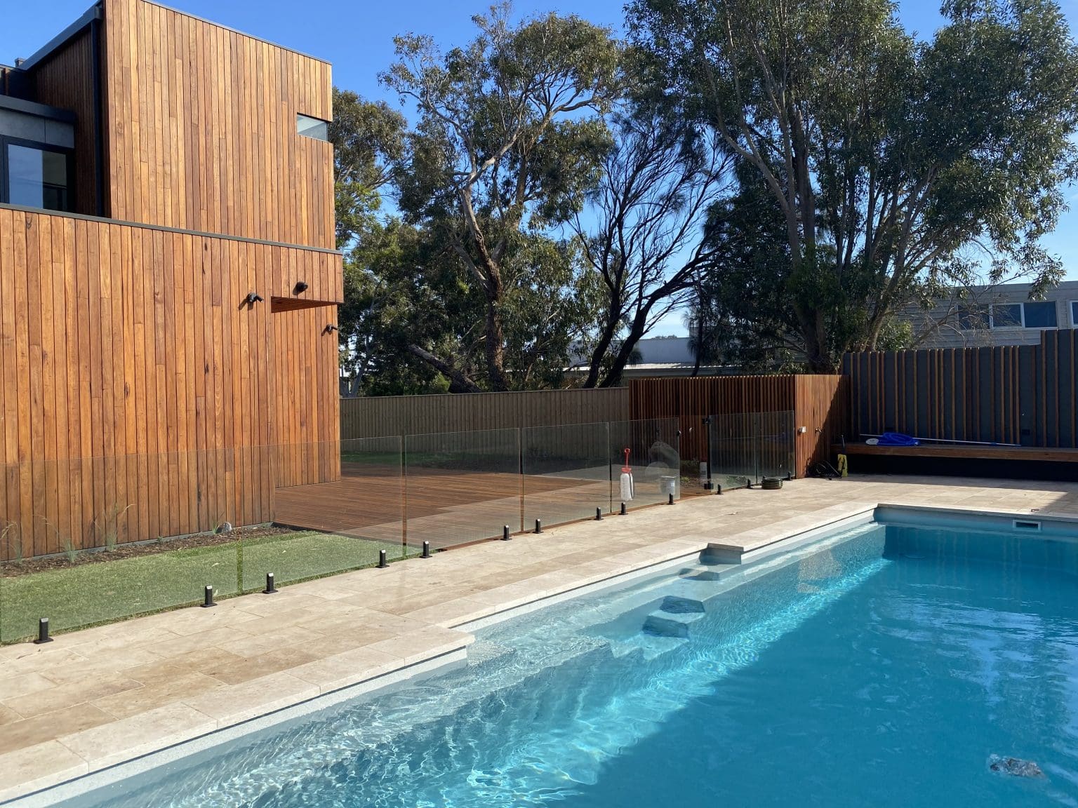 MOCHA UNFILLED & TUMBLED TRAVERTINE_RMS TRADERS_NATURAL STONE POOL PAVING INTERNAL TILES SUPPLIER MELBOURNE (19)