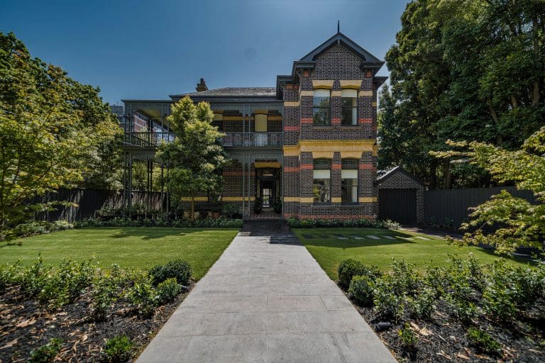 PREMIUM BLUESTONE CAT PAW SAWN_RMS TRADERS_NATURAL STONE PAVER & POOL COPING INTERNAL TILE SUPPLIER MELBOURNE (1)