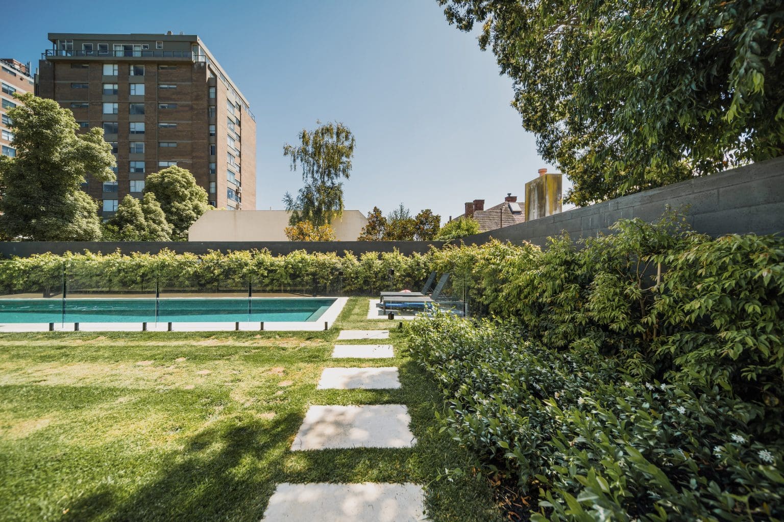 SINAI PEARL BRUSHED & TUMBLED LIMESTONE_RMS TRADERS_NATURAL STONE BEIGE PAVER POOL COPING INTERNAL TILE SUPPLIER MELBOURNE (16)