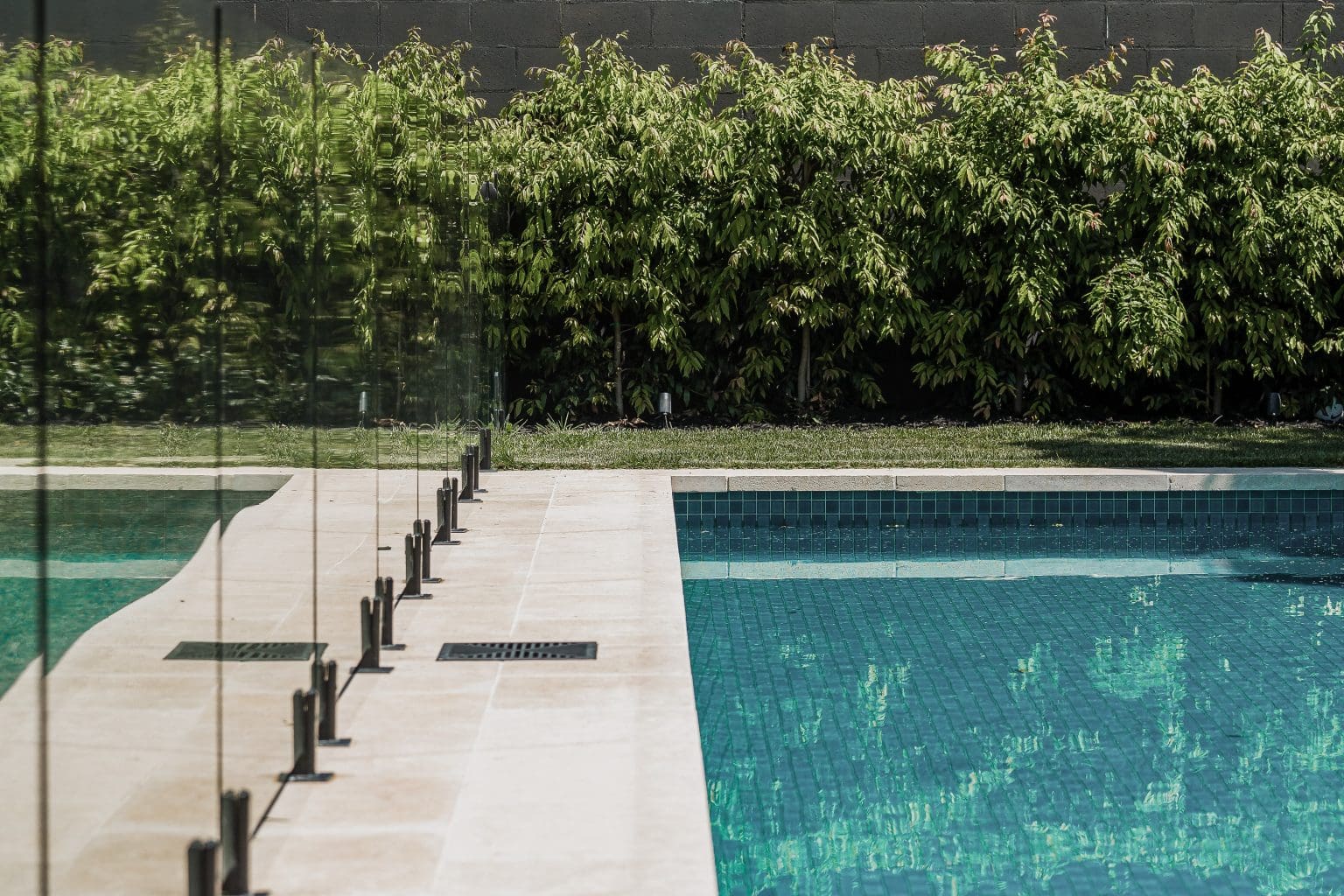 SINAI PEARL BRUSHED & TUMBLED LIMESTONE_RMS TRADERS_NATURAL STONE BEIGE PAVER POOL COPING INTERNAL TILE SUPPLIER MELBOURNE (46)