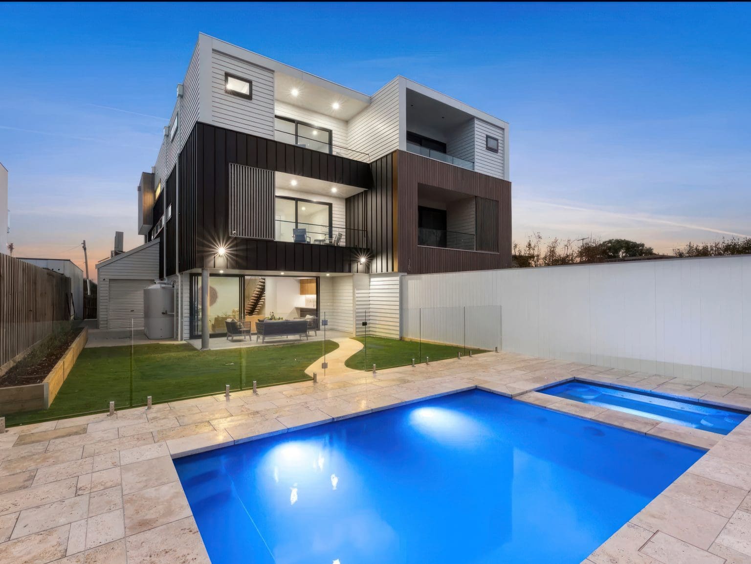 TUSCAN PREMIUM UNFILLED & TUMBLED TRAVERTINE_RMS TRADERS_NATURAL STONE PAVERS & POOL COPING SUPPLIER MELBOURNE (75)