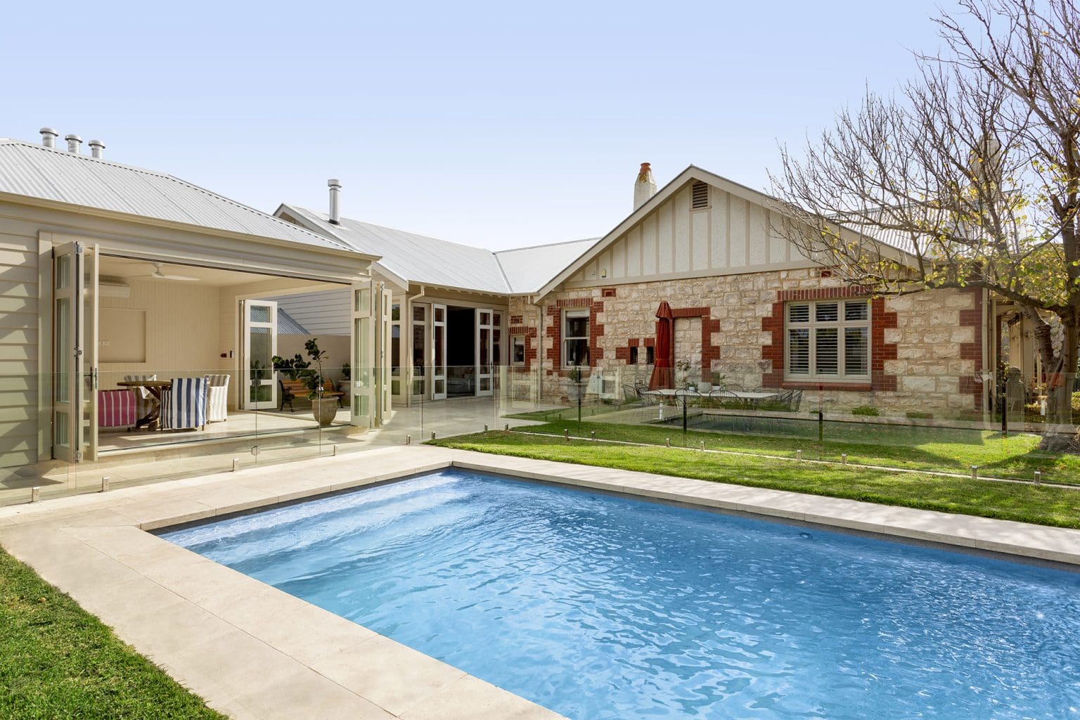 TUSCAN PREMIUM UNFILLED & TUMBLED TRAVERTINE_RMS TRADERS_NATURAL STONE PAVERS & POOL COPING SUPPLIER MELBOURNE (9)