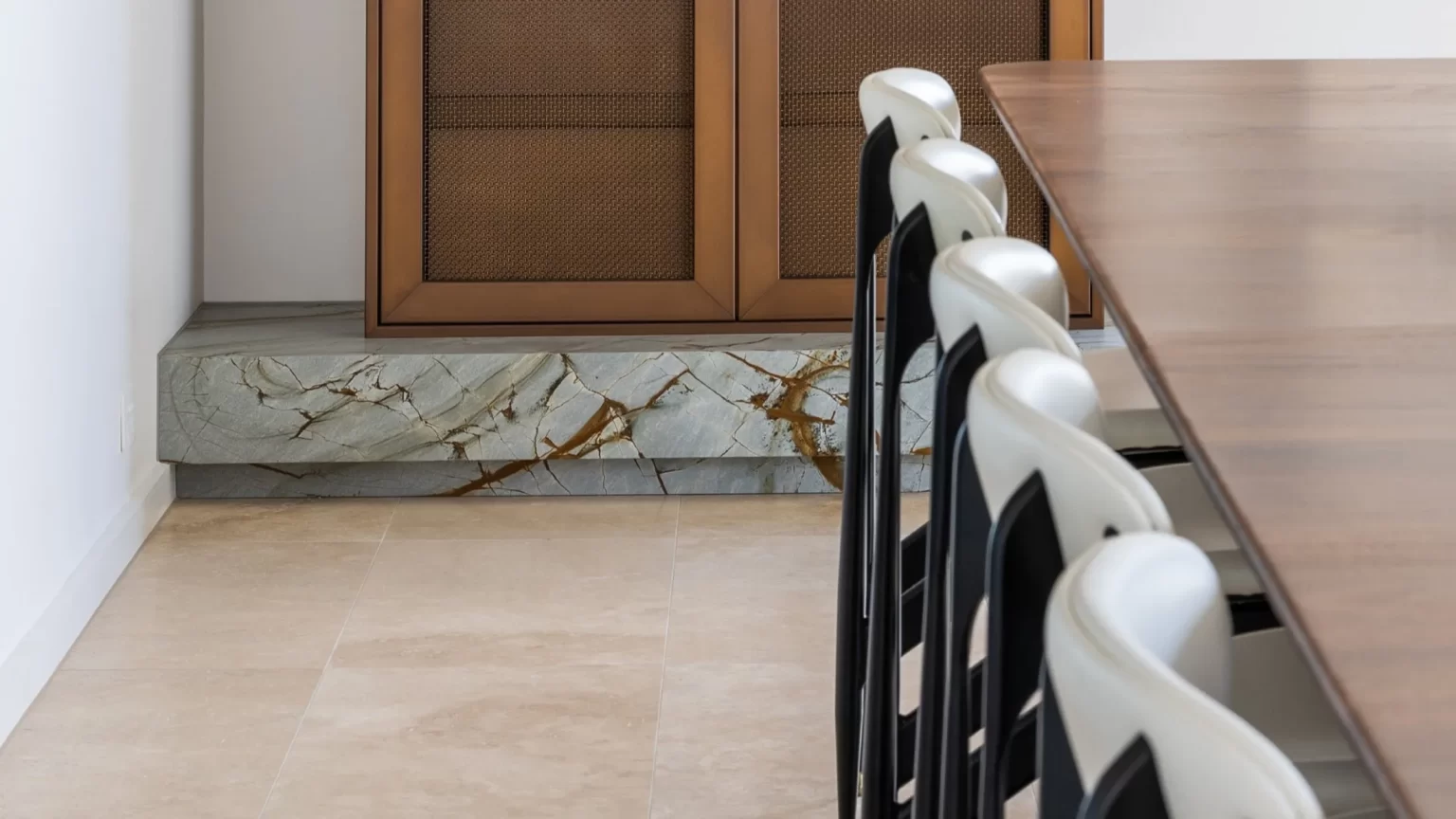 TUSCAN_UNFILLED_TRAVERTINE_RMS_TRADERS_NATURAL_STONE_SUPPLIER_MELBOURNE_006