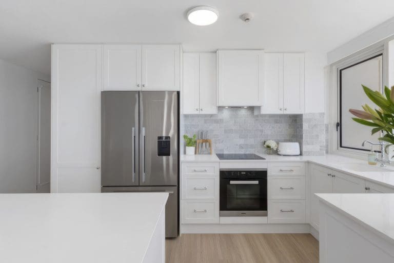 BIANCO CARRARA POLISHED SUBWAY TILES_RMS TRADERS_NATURAL STONE KITCHEN SPLASHBACK FEATURE WALL SUPPLIER MELBOURNE (6)