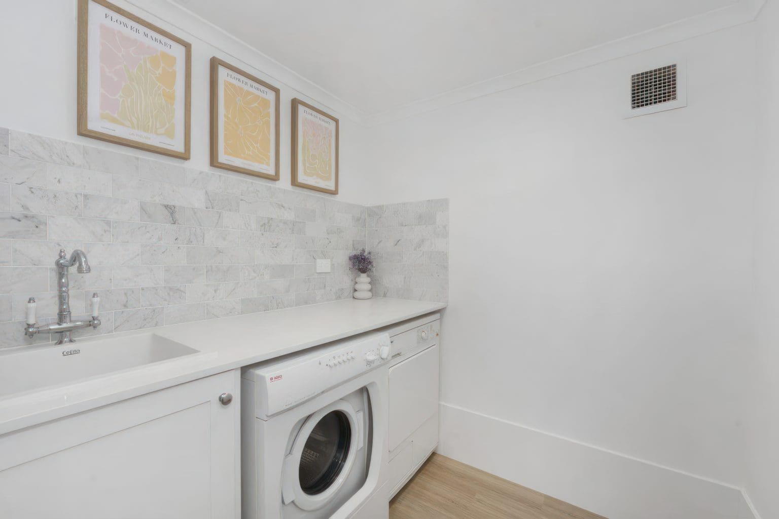 BIANCO CARRARA POLISHED SUBWAY TILES_RMS TRADERS_NATURAL STONE KITCHEN SPLASHBACK FEATURE WALL SUPPLIER MELBOURNE (7)