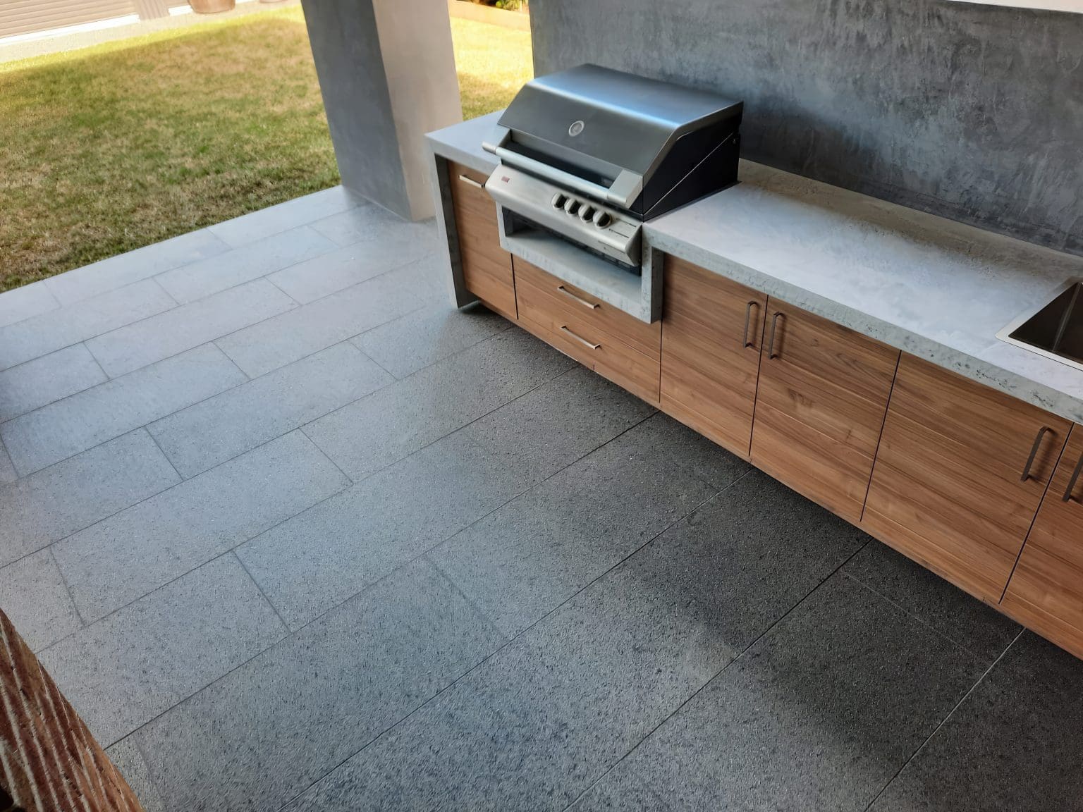 IMPALA BLACK FLAMED GRANITE_RMS TRADERS_NATURAL STONE SUPPLIER POOL COPING MELBOURNE (34)-gigapixel-standard-scale-4_00x