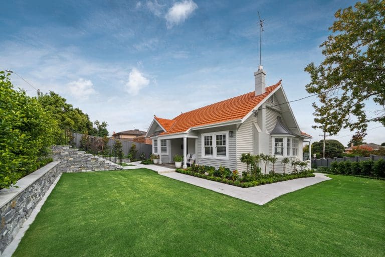 LONDON GREY SANDBLASTED LIMESTONE_RMS TRADERS_NATURAL STONE PAVERS & POOL COPING LIGHT GREY LIMESTONE SUPPLIER MELBOURNE (5)