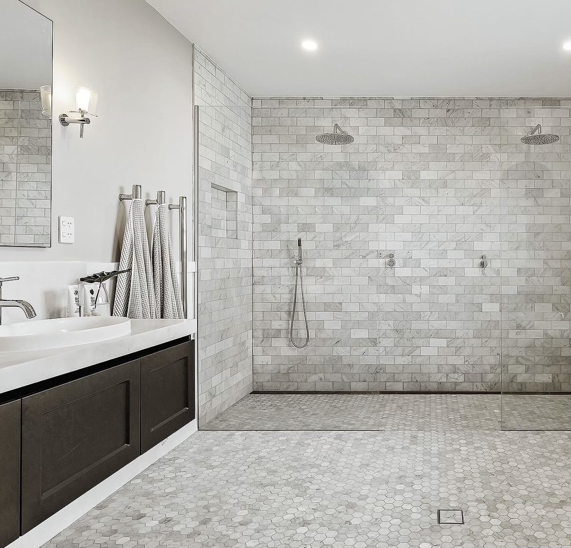 BIANCO CARRARA SUBWAYS HONED ITALIAN MARBLE_RMS TRADERS_NATURAL STONE BATHROOM TILE SUPPLIER MELBOURNE (14)