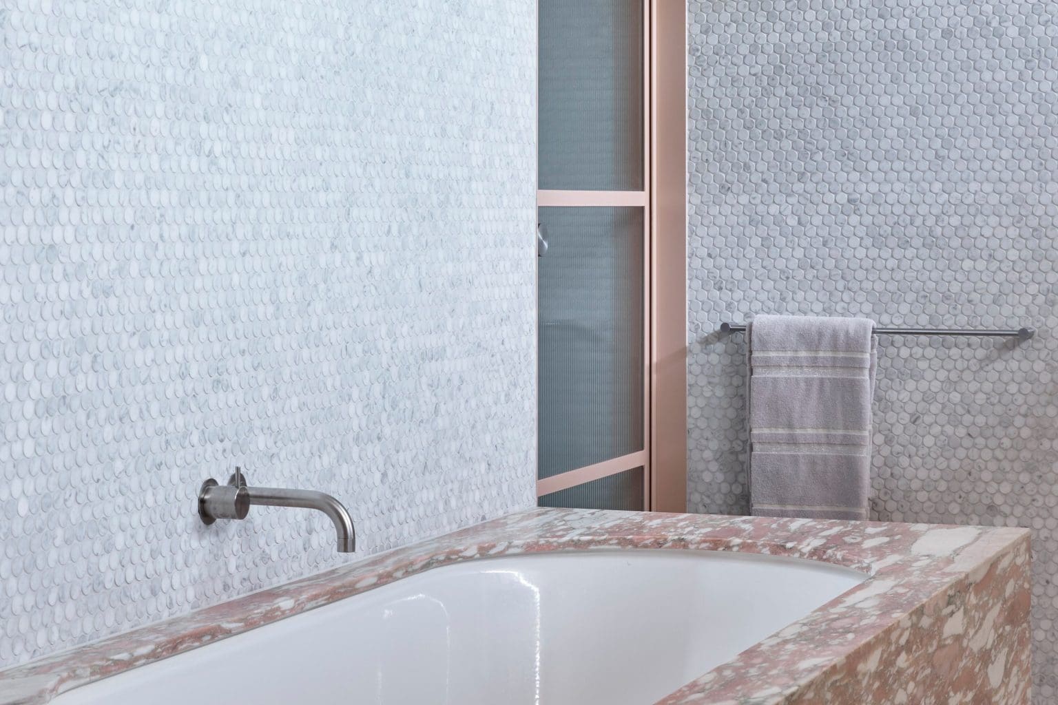 PENNY ROUND MARBLE BIANCO CARRARA MOSAICS RMS TRADERS BATHROOM WALL TILES SUPPLIER MELBOURNE (1)xx