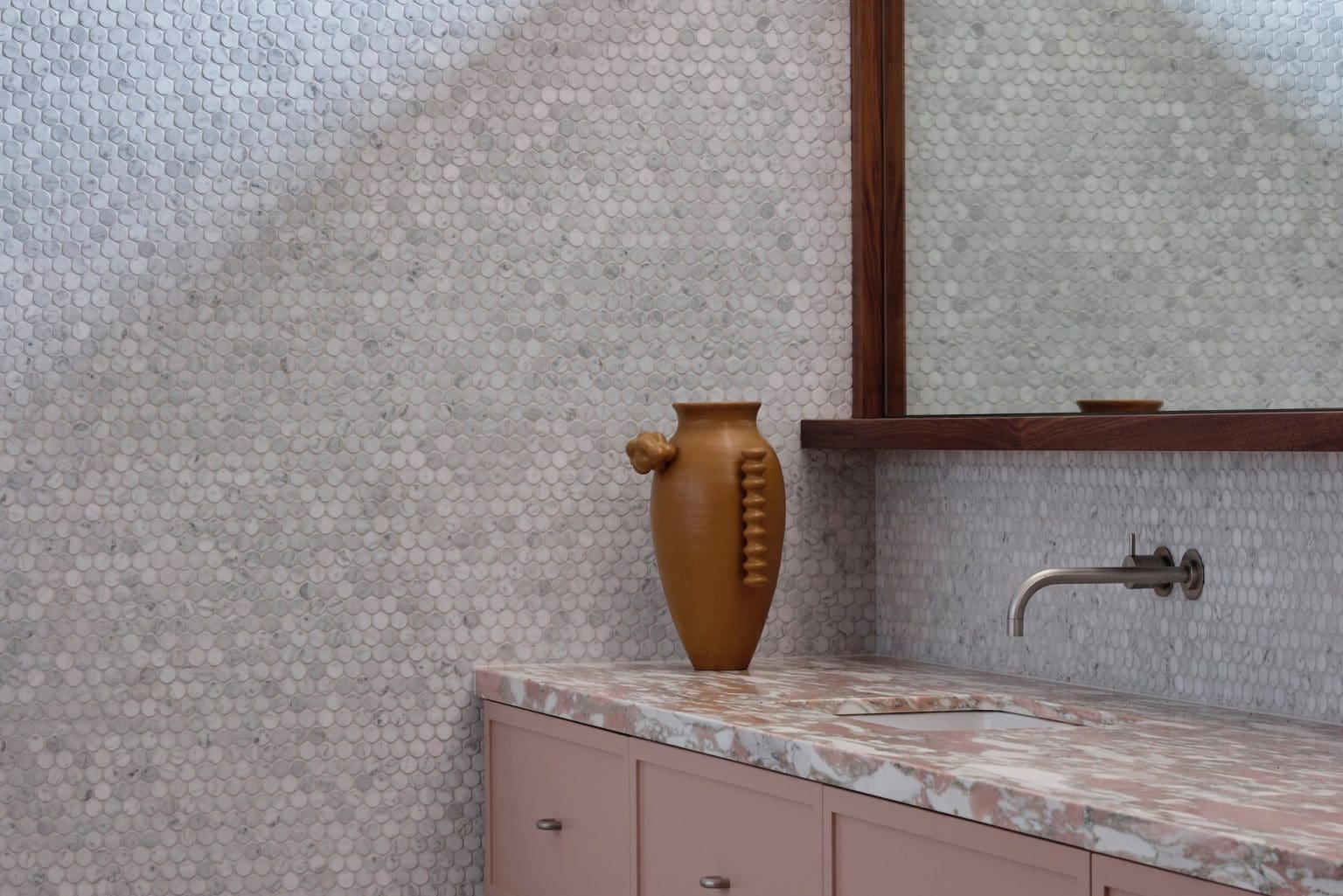 PENNY ROUND MARBLE BIANCO CARRARA MOSAICS RMS TRADERS BATHROOM WALL TILES SUPPLIER MELBOURNE (20)xx