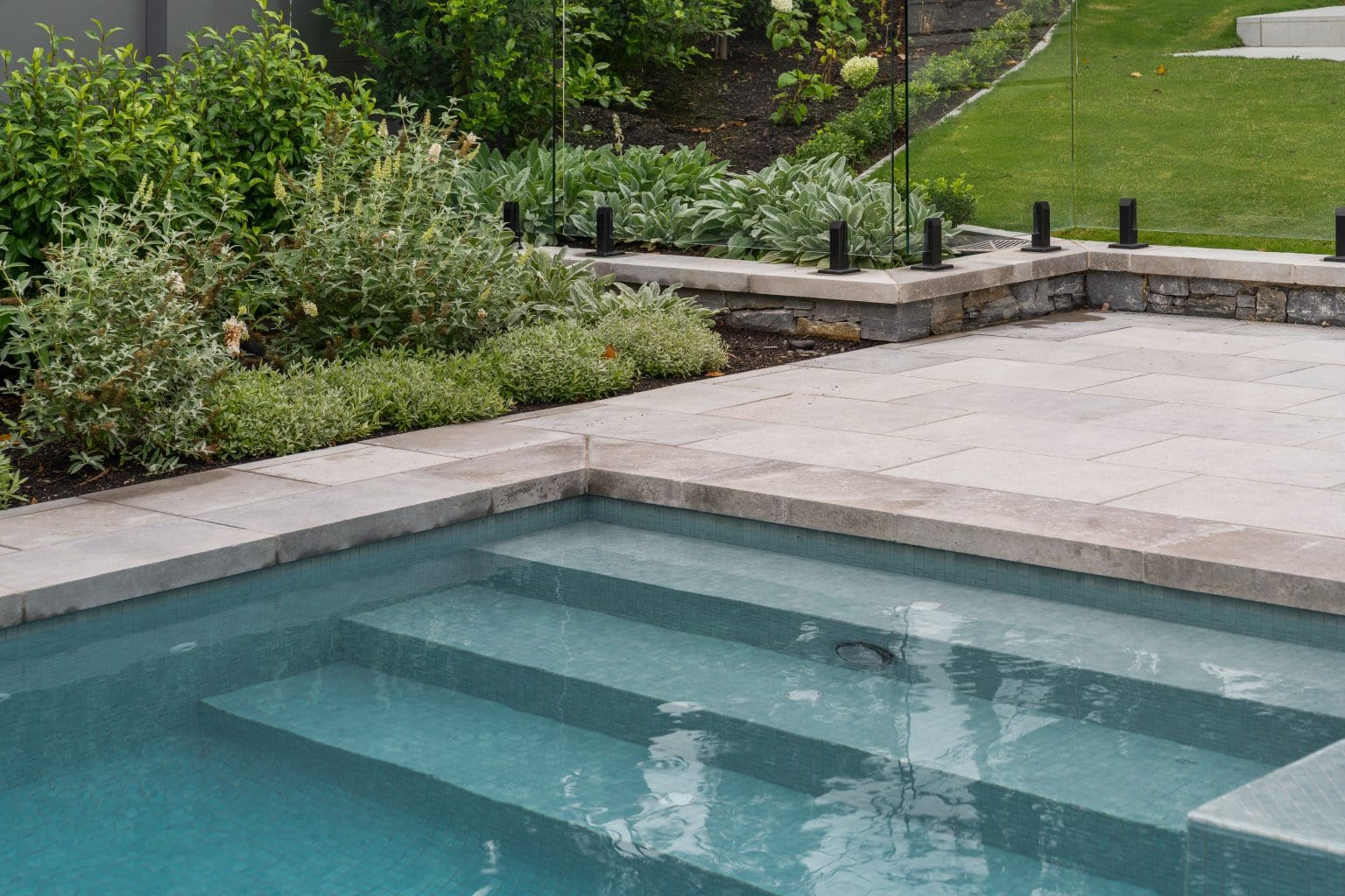 LONDON GREY SANDBLASTED LIMESTONE_RMS TRADERS_NATURAL STONE PAVERS & POOL COPING LIGHT GREY LIMESTONE SUPPLIER MELBOURNE (31)