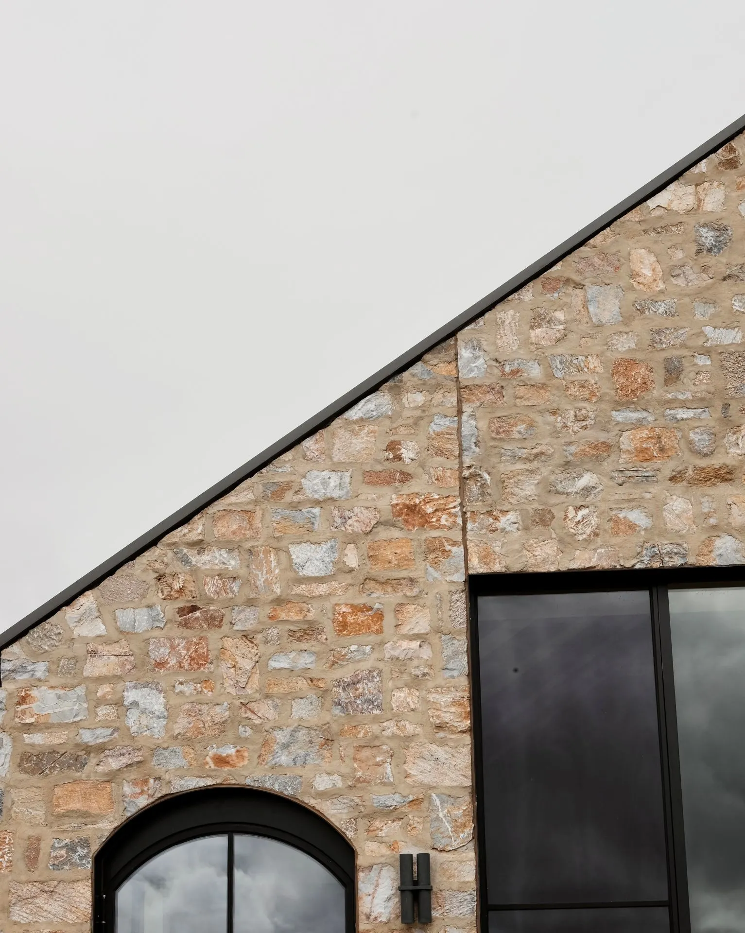 AIRLIE STONE WALL CLADDING RMS TRADERS NATURAL STONE SUPPLIER MELBOURNE 001 Natural Stone - RMS Traders