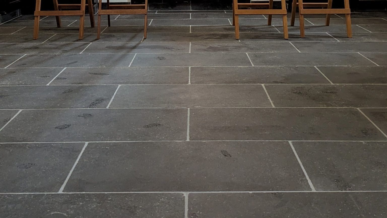 FLINDERS TUMBLED BLUESTONE_RMS TRADERS_NATURAL STONE GREY PAVERS POOL COPING SUPPLIER MELBOURNE (2)