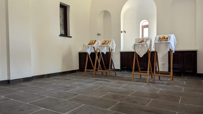 FLINDERS TUMBLED BLUESTONE_RMS TRADERS_NATURAL STONE GREY PAVERS POOL COPING SUPPLIER MELBOURNE (3)