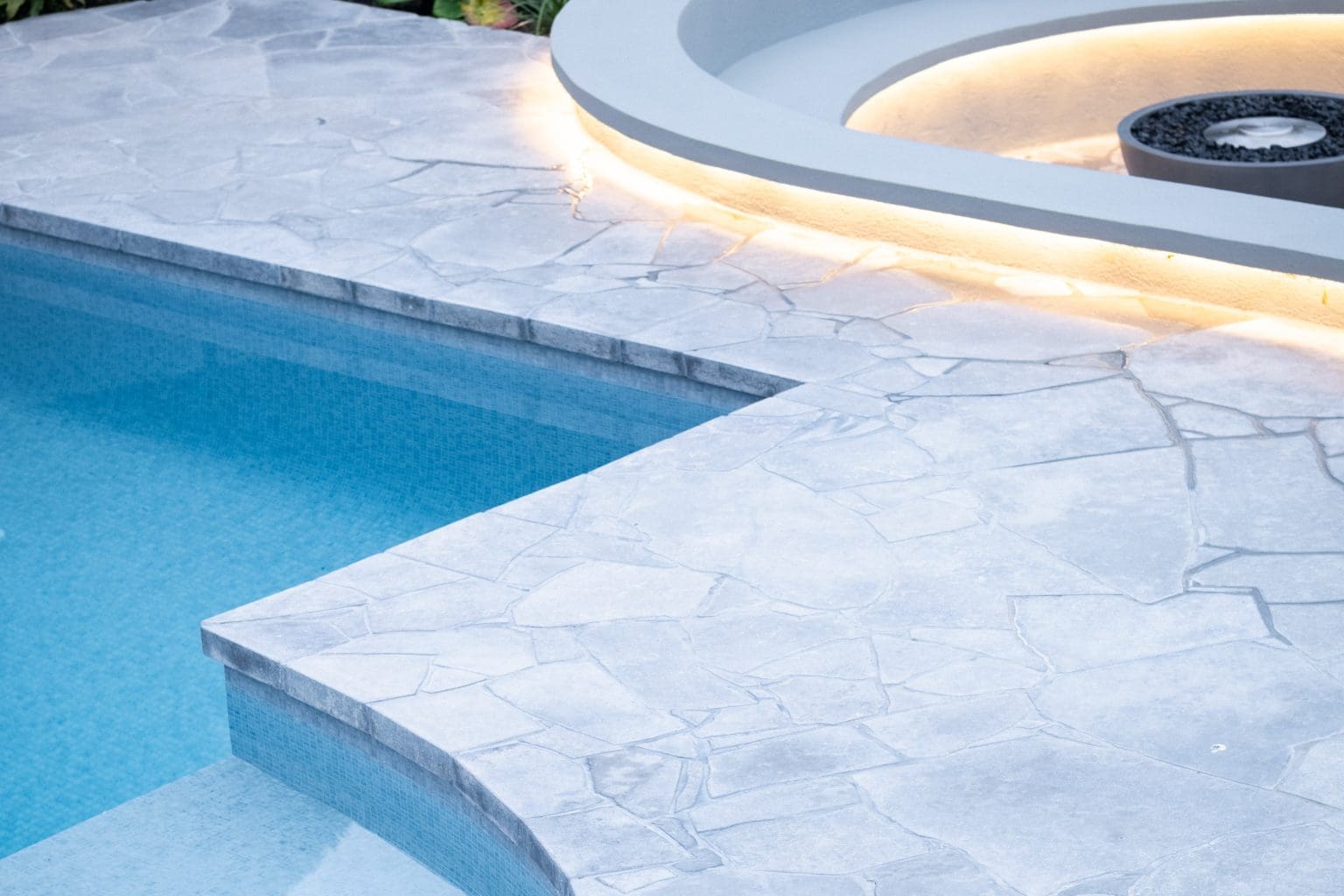 LONDON GREY BRUSHED & TUMBLED LIMESTONE CRAZY PAVING_RMS TRADERS_NATURAL STONE GREY PAVERS CRAZY PAVING SUPPLIER MELBOURNE (2)