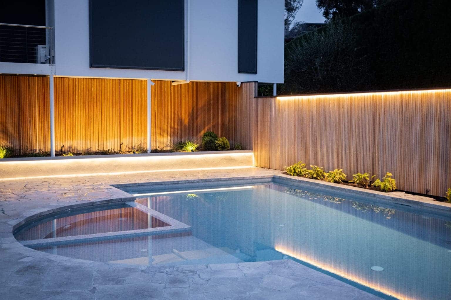 LONDON GREY BRUSHED & TUMBLED LIMESTONE CRAZY PAVING_RMS TRADERS_NATURAL STONE GREY PAVERS CRAZY PAVING SUPPLIER MELBOURNE (7)