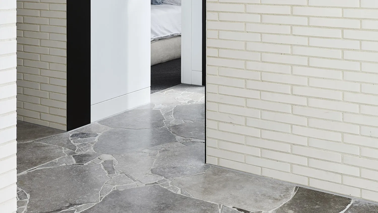 LONDON_GREY_BRUSHED_TUMBLED_LIMESTONE_CRAZY_PAVING_RMS_TRADERS (7)