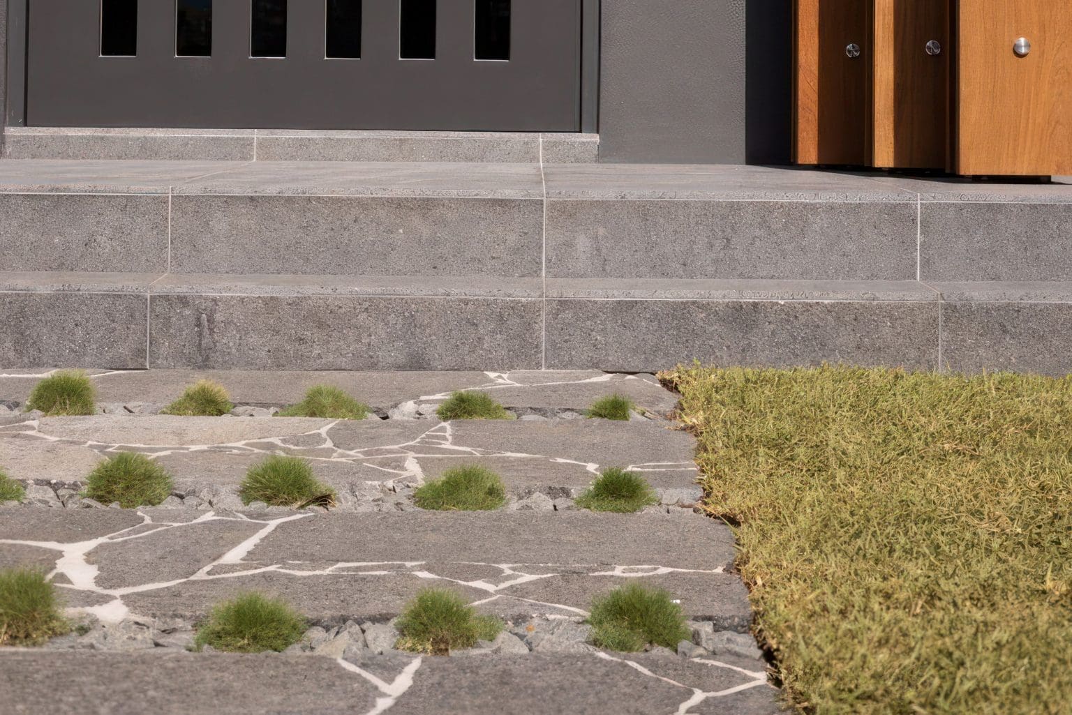 IMPALA BLACK GRANITE CRAZY PAVING_RMS TRADERS_NATURAL STONE SUPPLIER MELBOURNE (4)x