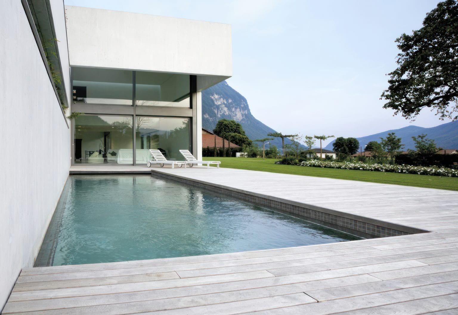 PENTA NEW BASALT_RMS TRADERS_NATURAL STONE POOL MOSAIC SUPPLIER MELBOURNE (2)