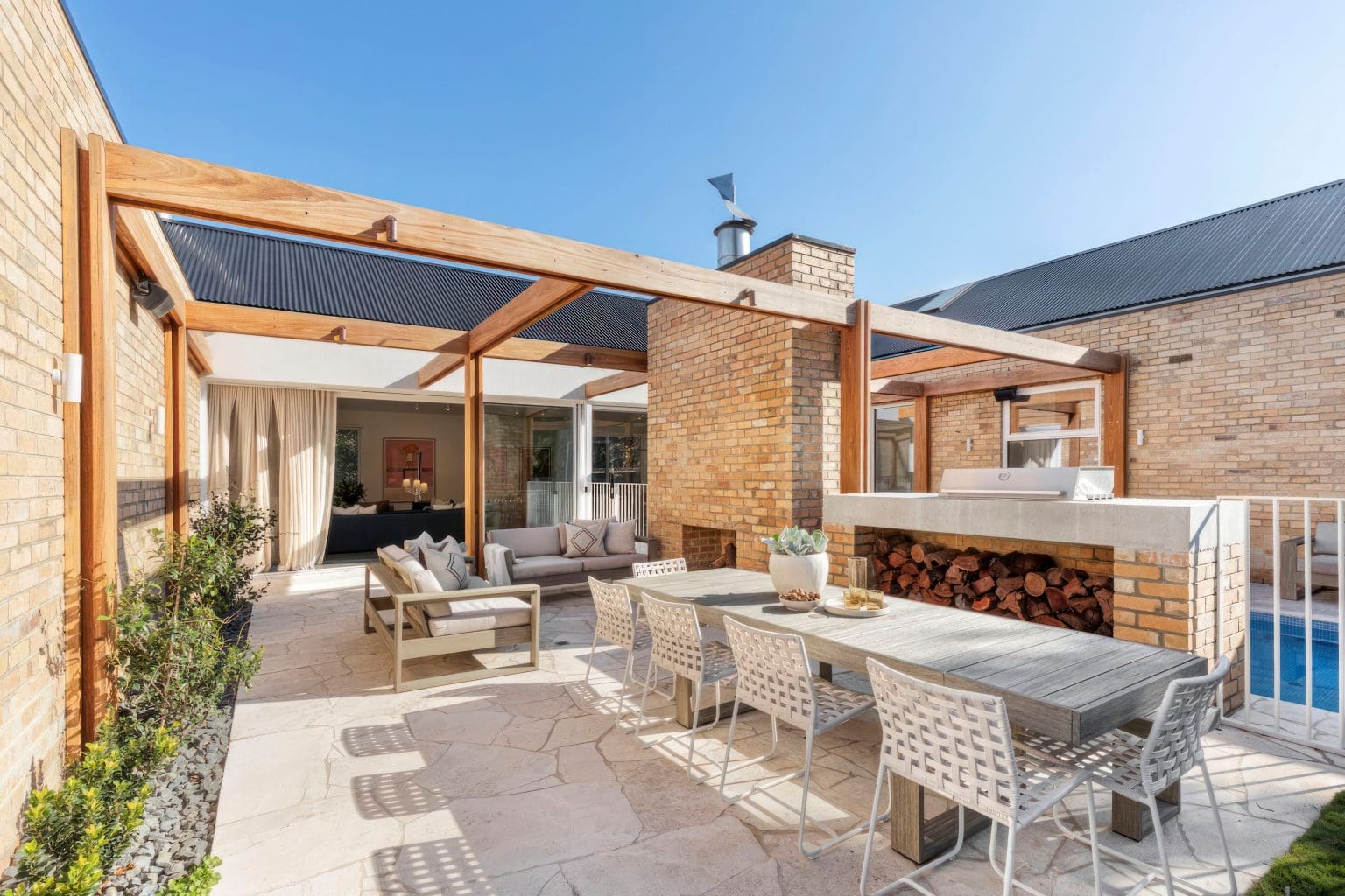 TUSCAN TRAVERTINE CRAZY PAVING_RMS TRADERS_ NATURAL STONE PAVERS & TILE SUPPLIER MELBOURNE (16)