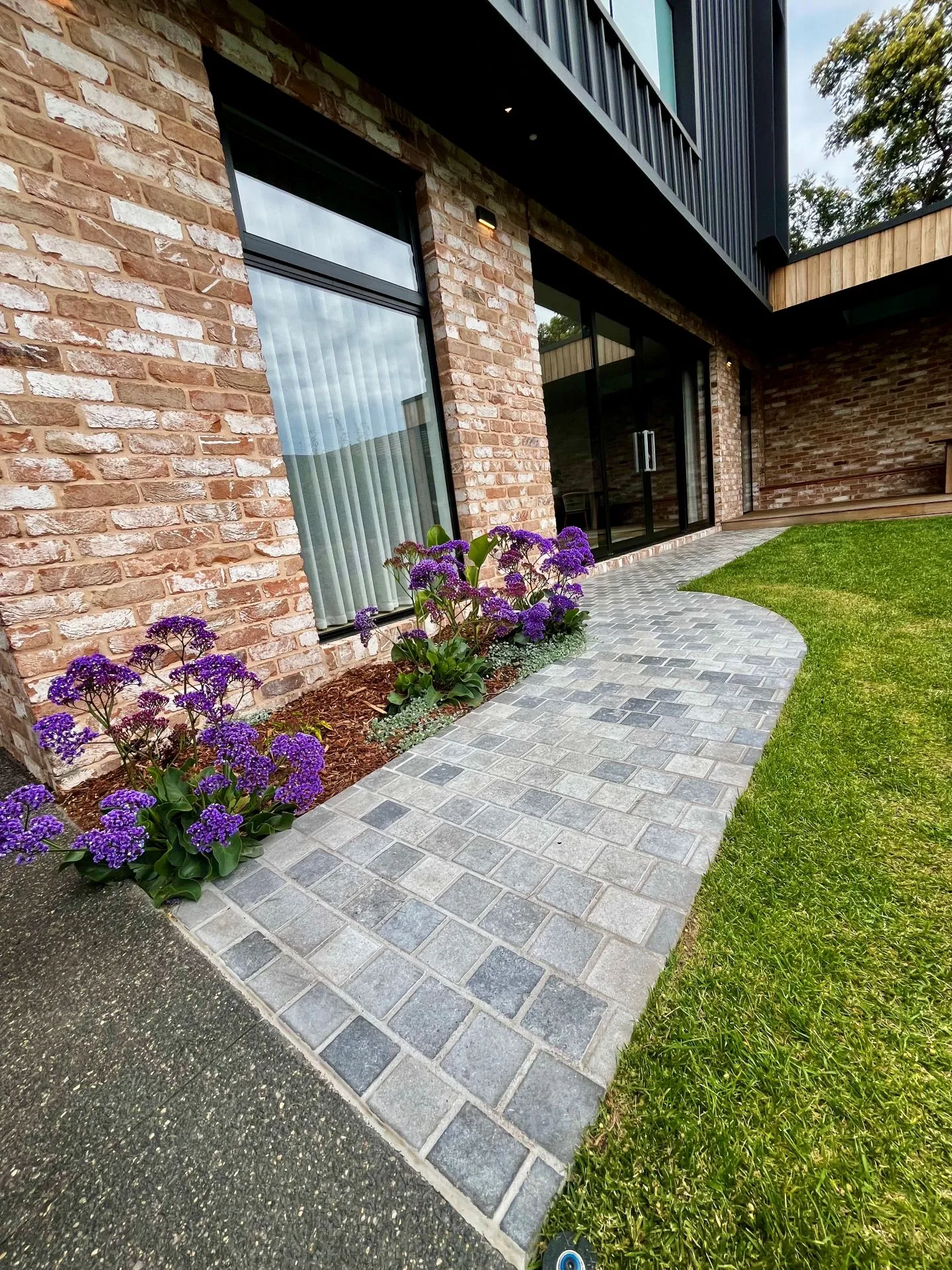 LONDON GREY BRUSHED LIMESTONE COBBLESTONES RMS TRADERS NATURAL STONE SUPPLIER MELBOURNE 001 Natural Stone - RMS Traders
