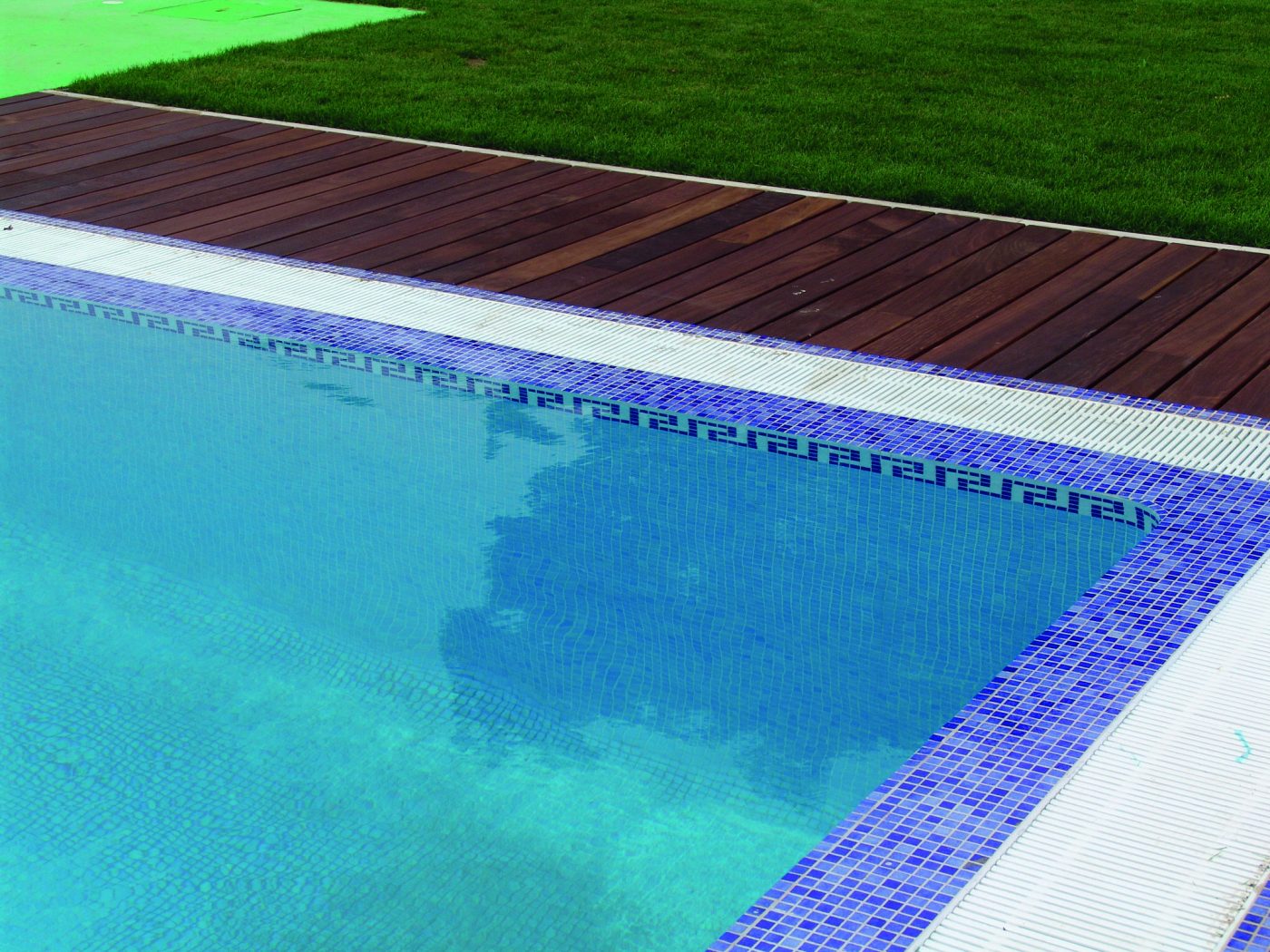 AZUL-CIELO_RMS-TRADERS_NATURAL-STONE-POOL-MOSAIC-SUPPLIER-MELBOURNE-3-scaled