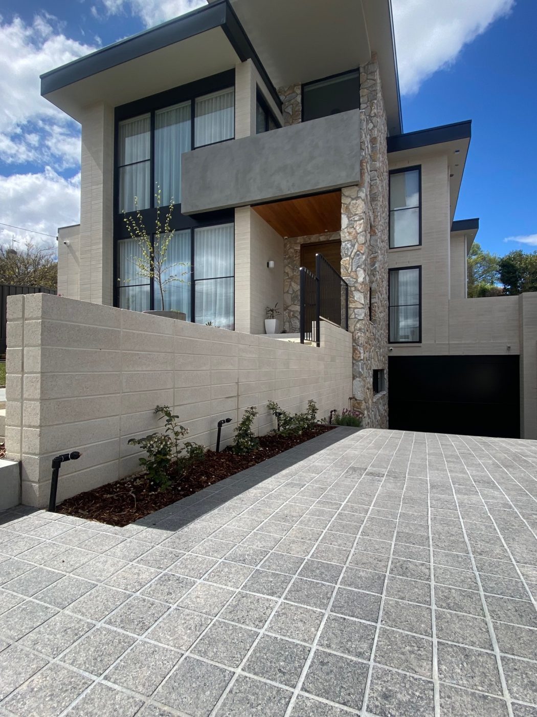 IMPALA-BLACK-FLAMED-GRANITE-COBBLESTONE_RMS-TRADERS_NATURAL-STONE-DRIVEWAYS-SUPPLIER-MELBOURNE-2-scaled