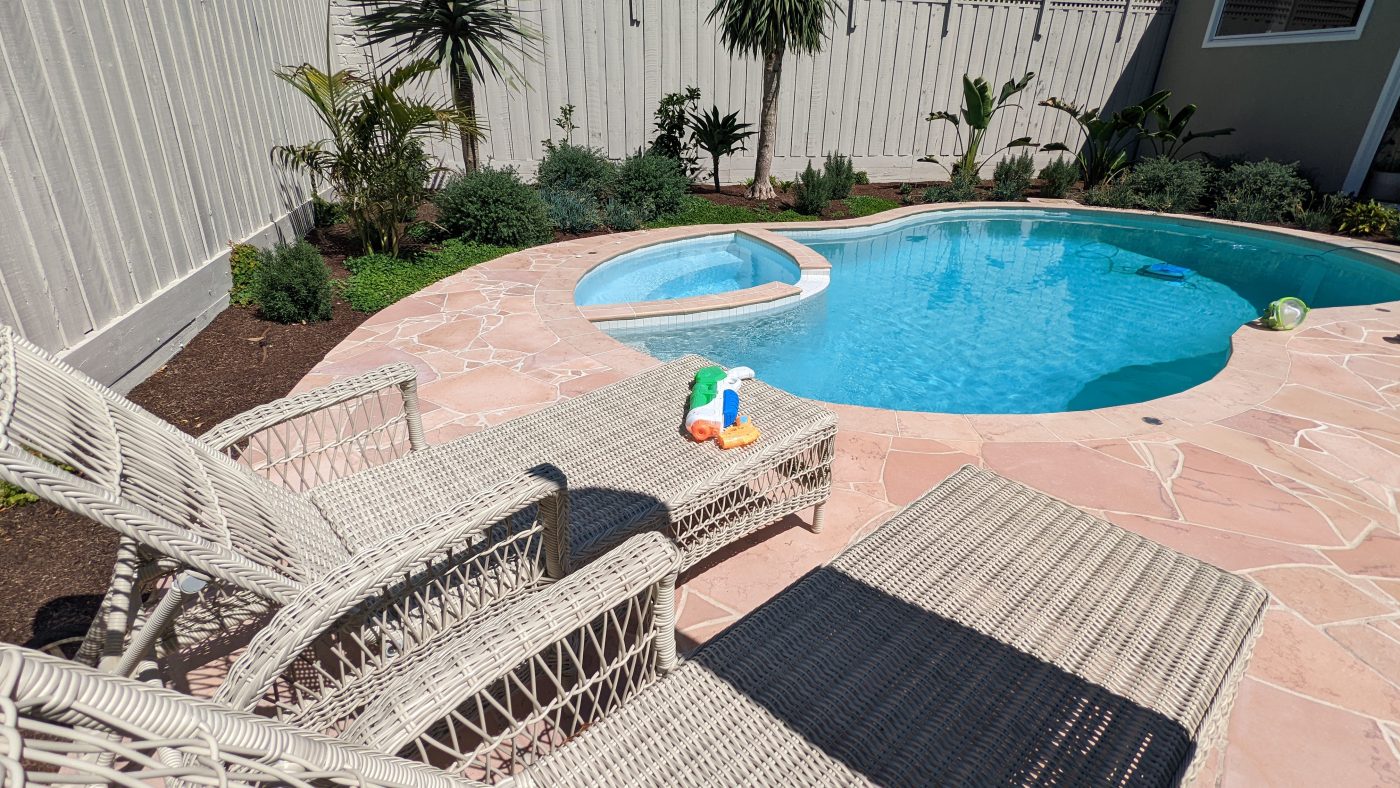 Palm_springs_RMS-Traders-pink-limsetone-tiles-and-paving-scaled