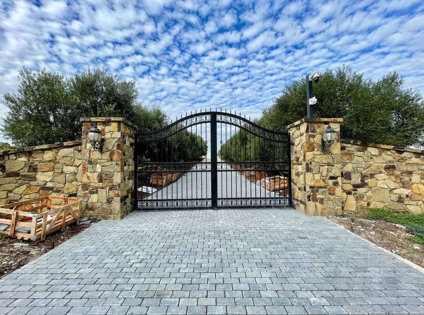 RMS-TRADRES-DARK-BLUESTONE-TUMBLED-COBBLES-2