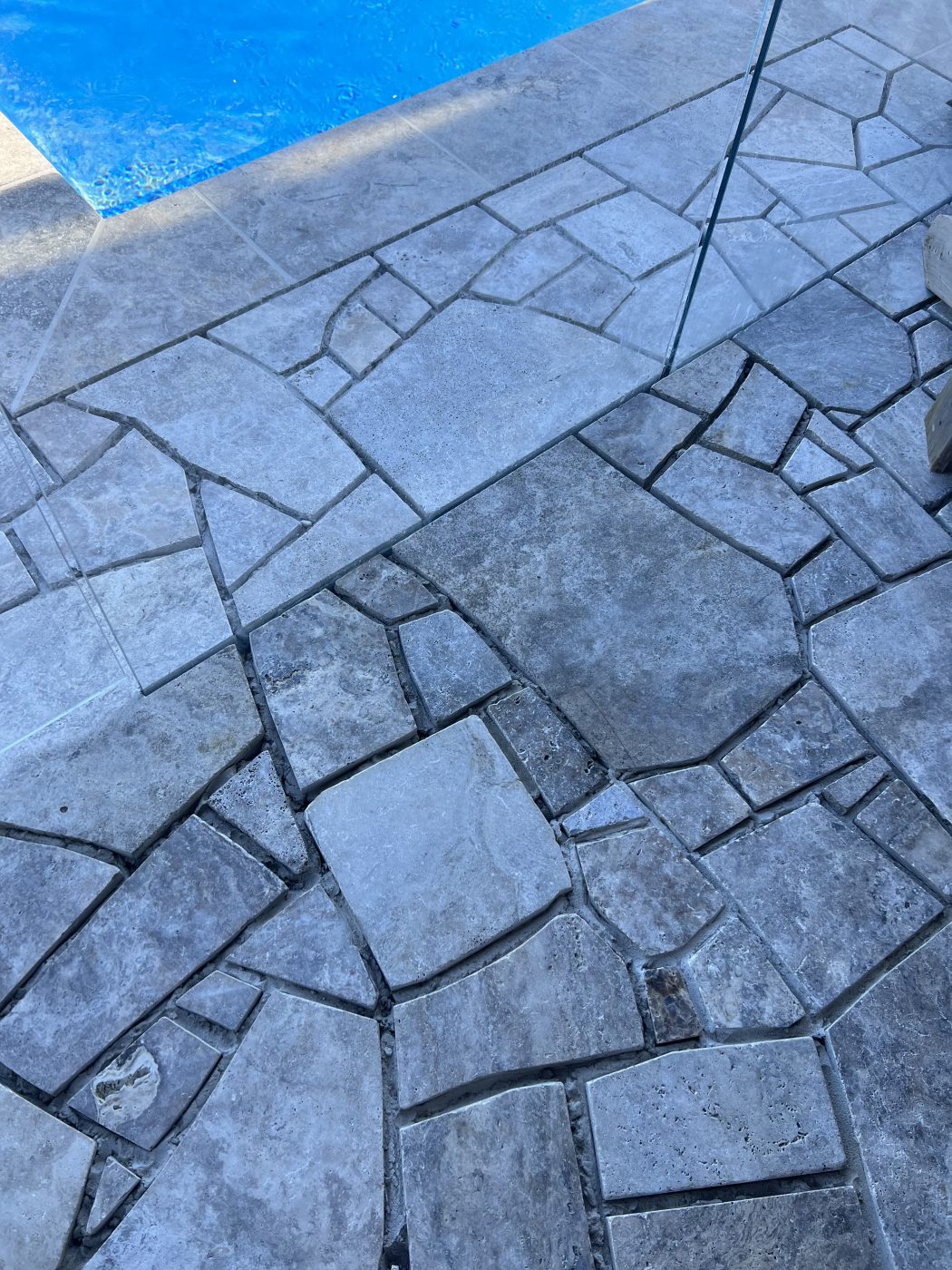 SILVER-TRAVERTINE-CRAZY-PAVING_RMS-TRADERS_NATURAL-STONE-PAVERS-FACADE-SUPPLIER-MELBOURNE-2-scaled