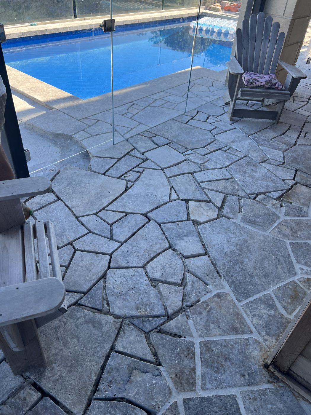 SILVER-TRAVERTINE-CRAZY-PAVING_RMS-TRADERS_NATURAL-STONE-PAVERS-FACADE-SUPPLIER-MELBOURNE-4-scaled