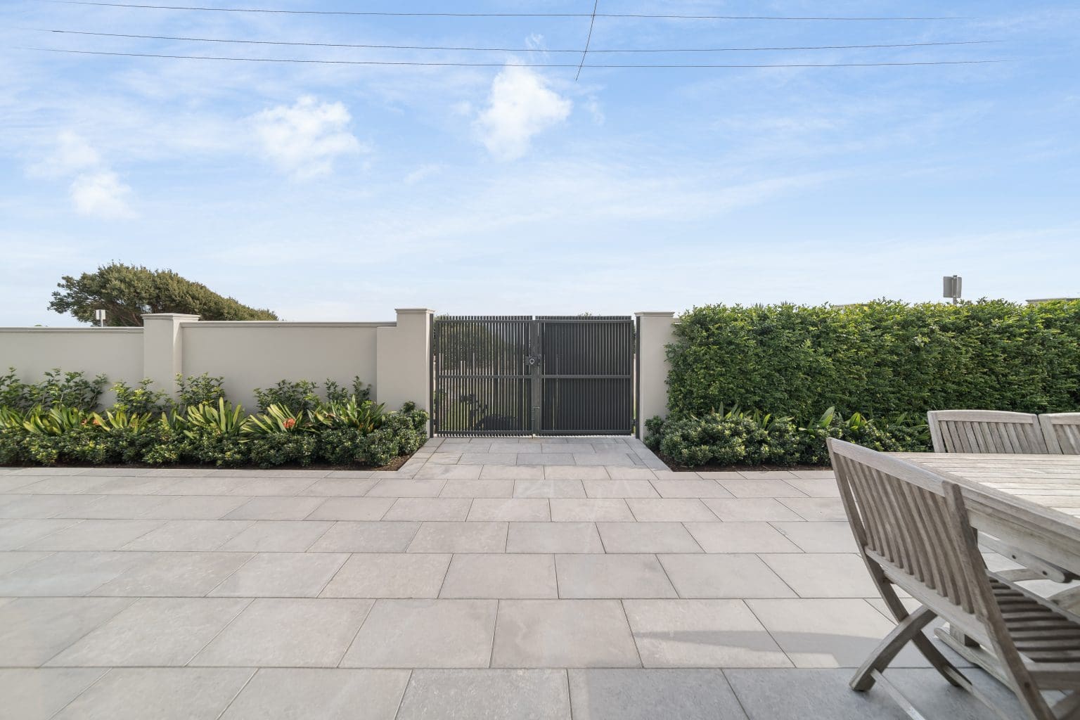 LONDON GREY SANDBLASTED LIMESTONE_RMS TRADERS_NATURAL STONE PAVERS & POOL COPING SUPPLIER MELBOURNE (1)