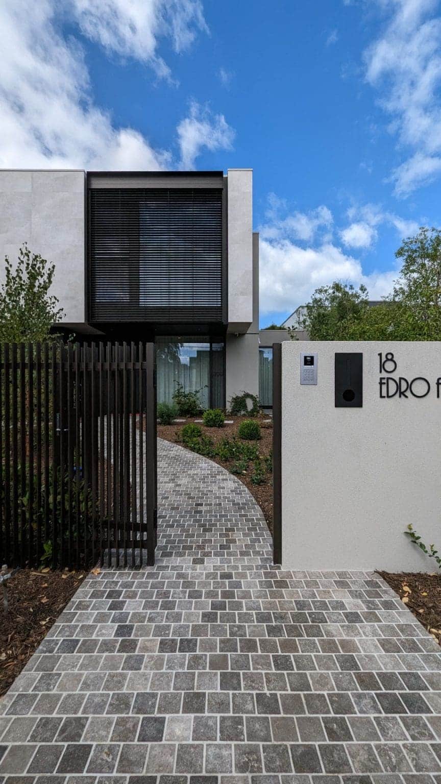 RMS Traders London Grey Brushed _ Tumbled Cobbles 1