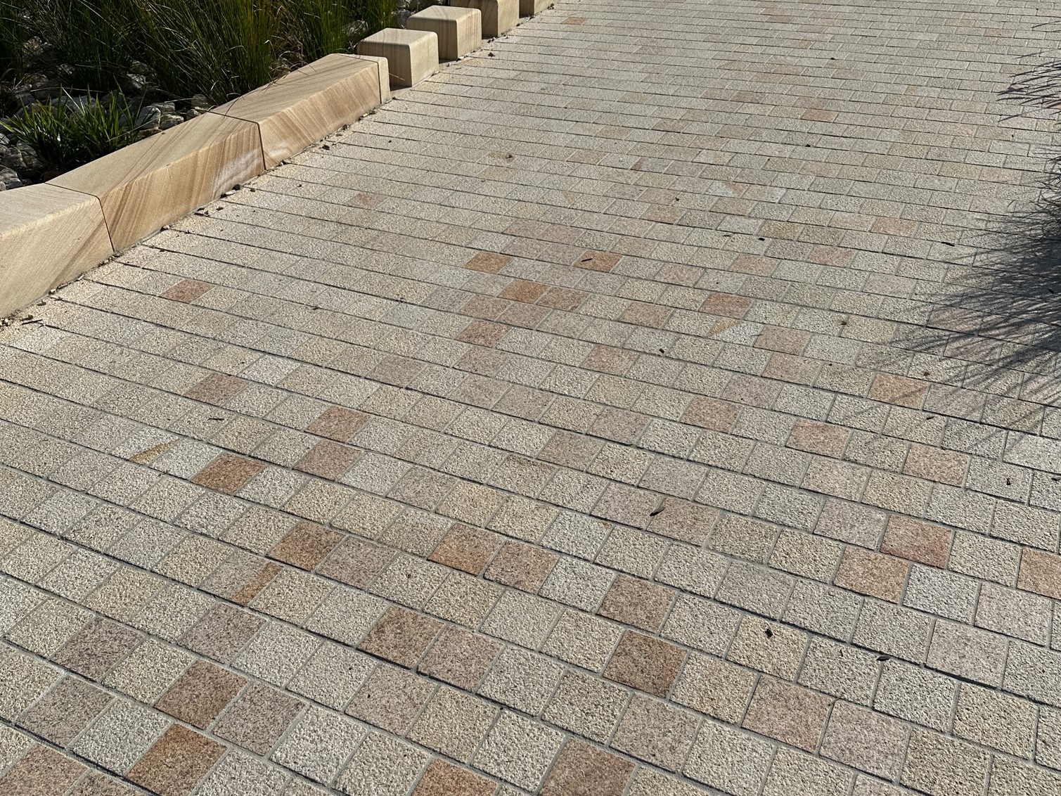 SUNSET GRANITE COBBLESTONES_RMS TRADERS_NATURAL STONE DRIVEWAY FOOTPATHS EXTERNAL SUPPLIER MELBOURNE (7)