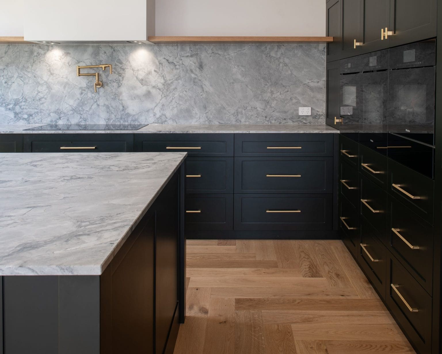 SUPER WHITE HONED MARBLE SLAB_RMS TRADERS_NATURAL STONE SLAB SUPPLIER MELBOURNE (2)