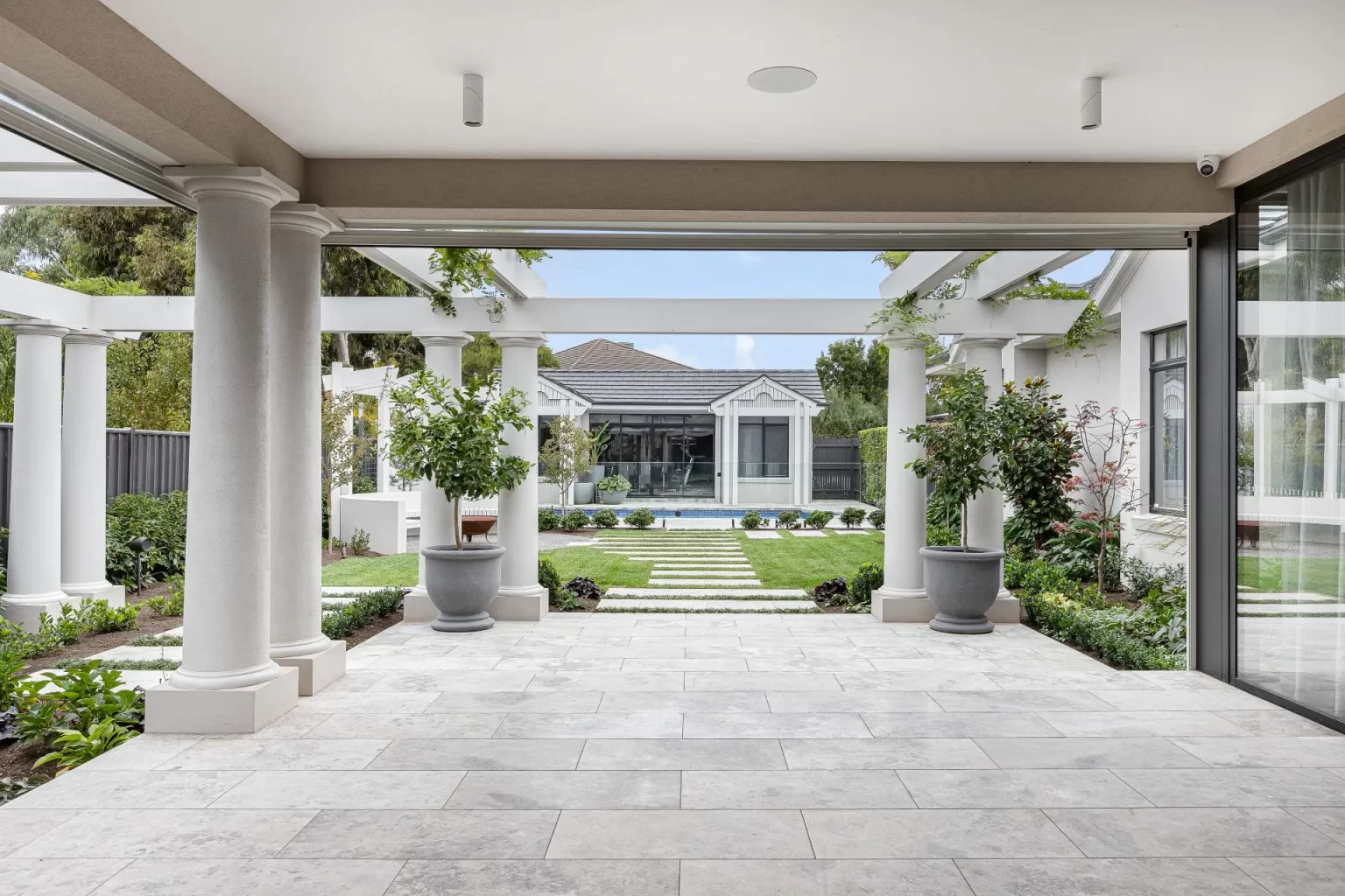 TUNDRA_GREY_TUMBLED_LIMESTONE_RMS_TRADERS_NATURAL_STONE_SUPPLIER_MELBOURNE_002