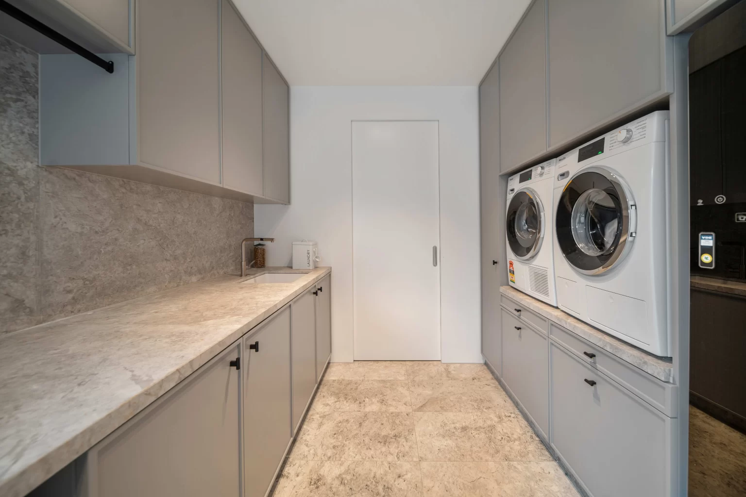 TUNDRA_LIGHT_HONED_LIMESTONE_SLABS_RMS_TRADERS_NATURAL_STONE_SUPPLIER_MELBOURNE_003