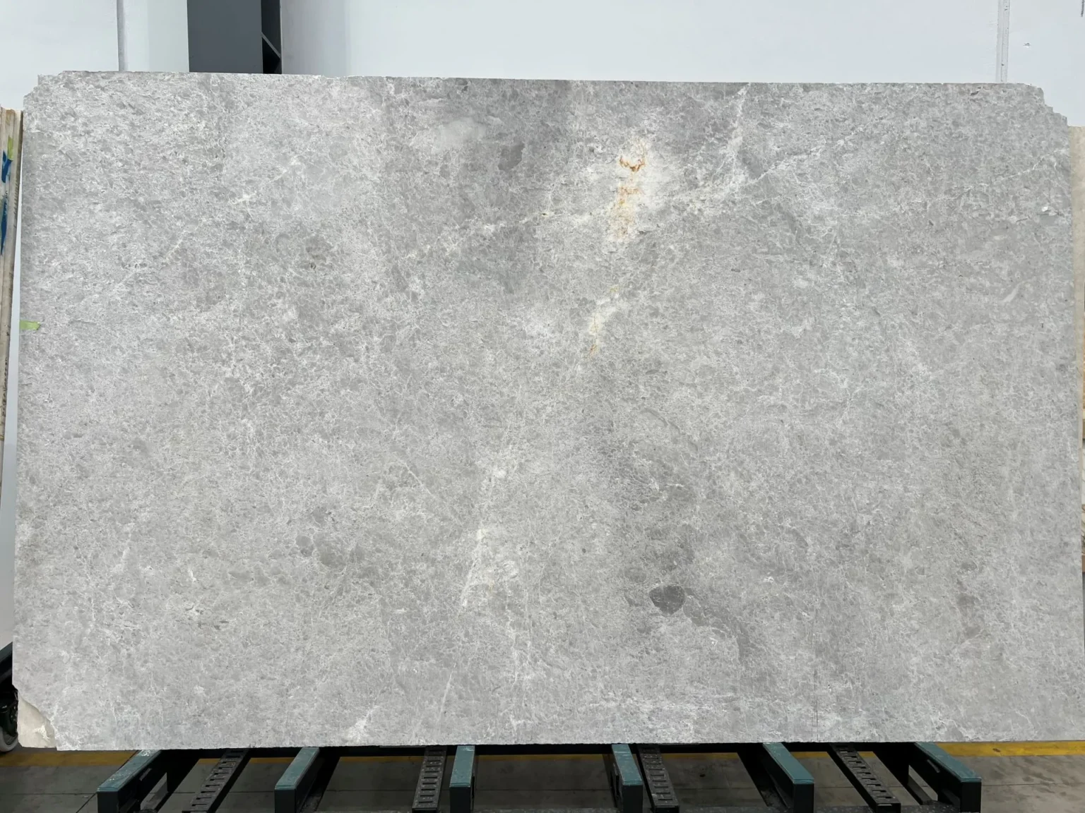 TUNDRA_LIGHT_LIMESTONE_SLAB_RMS_TRADERS_NATURAL_STONE_SUPPLIER_MELBOURNE_002