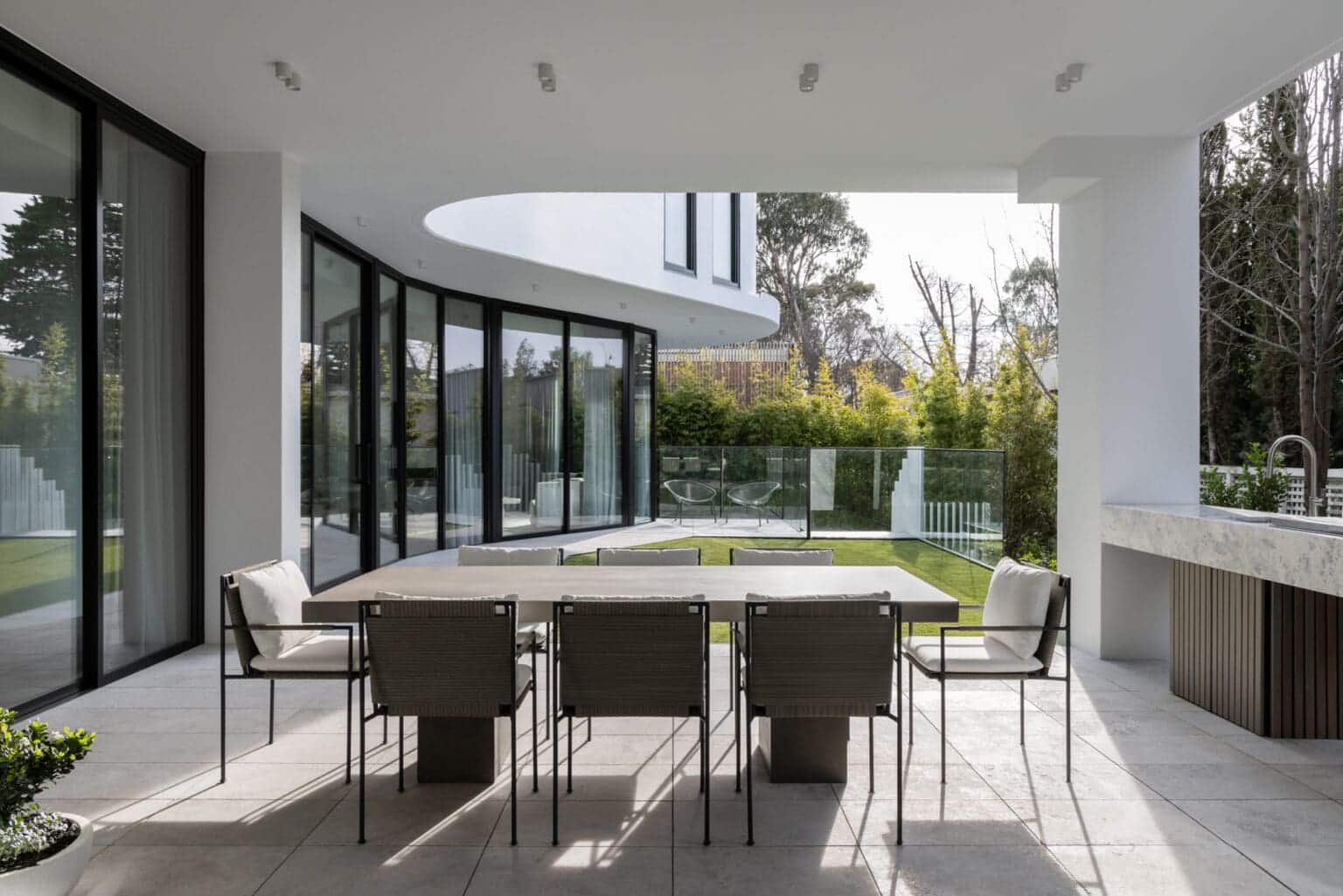 TUNDRA LIGHT SANDBLASTED LIMESTONE_RMS TRADERS_NATURAL STONE SUPPLIER MELBOURNE (1)