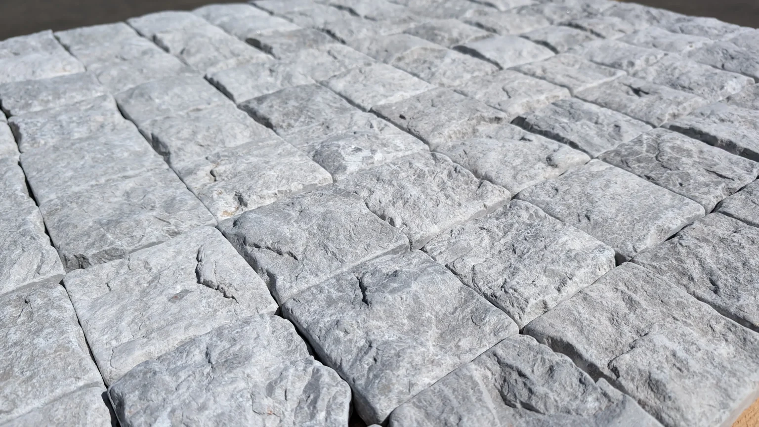 TUNDRA_GREY_SPLIT_LIMESTONE_COBBLESTONES_RMS TRADERS_03