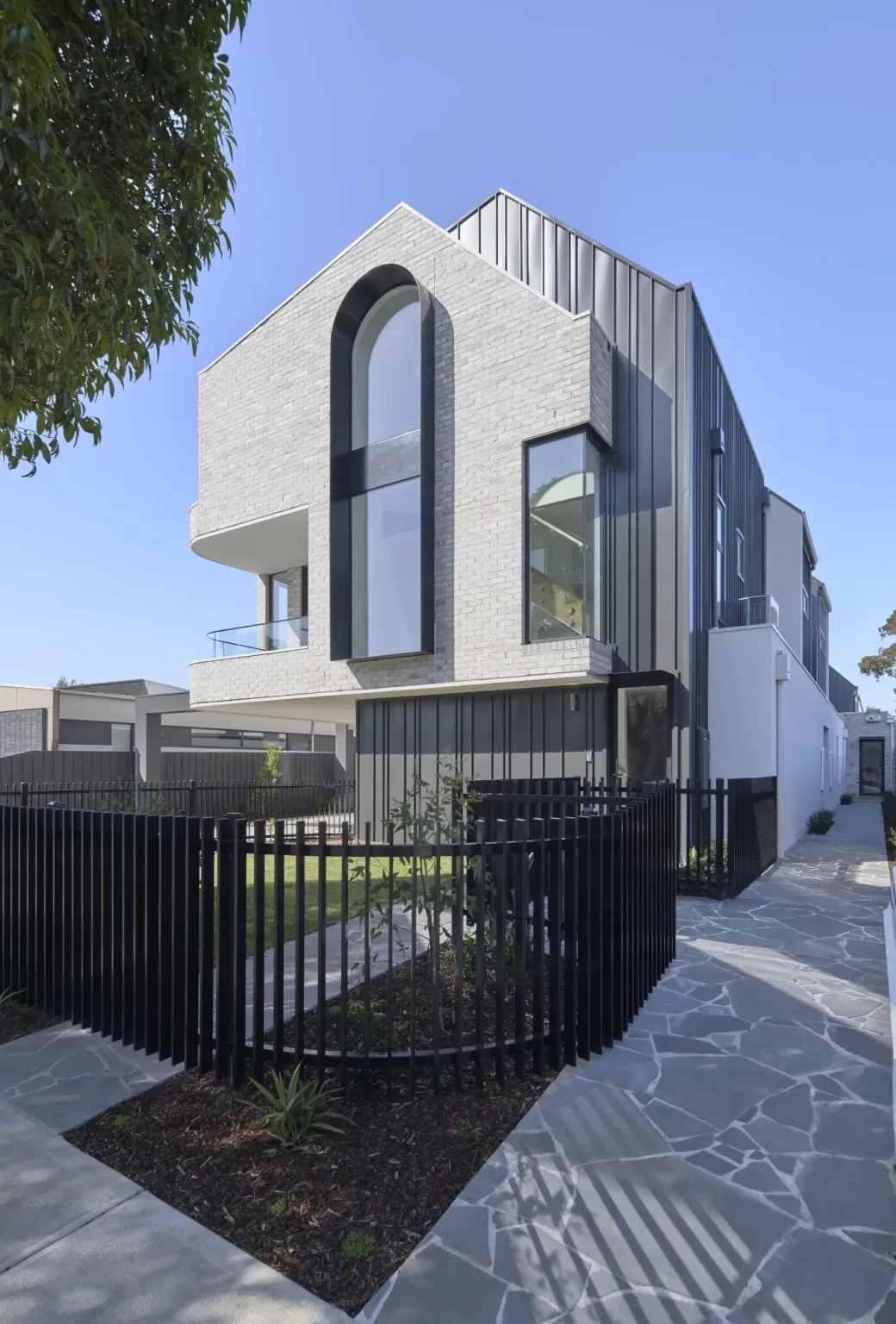 BLUESTONE PREMIUM CRAZY PAVING RMS TRADERS MELBOURNE NATURAL STONE SUPPLIER 02 Natural Stone - RMS Traders