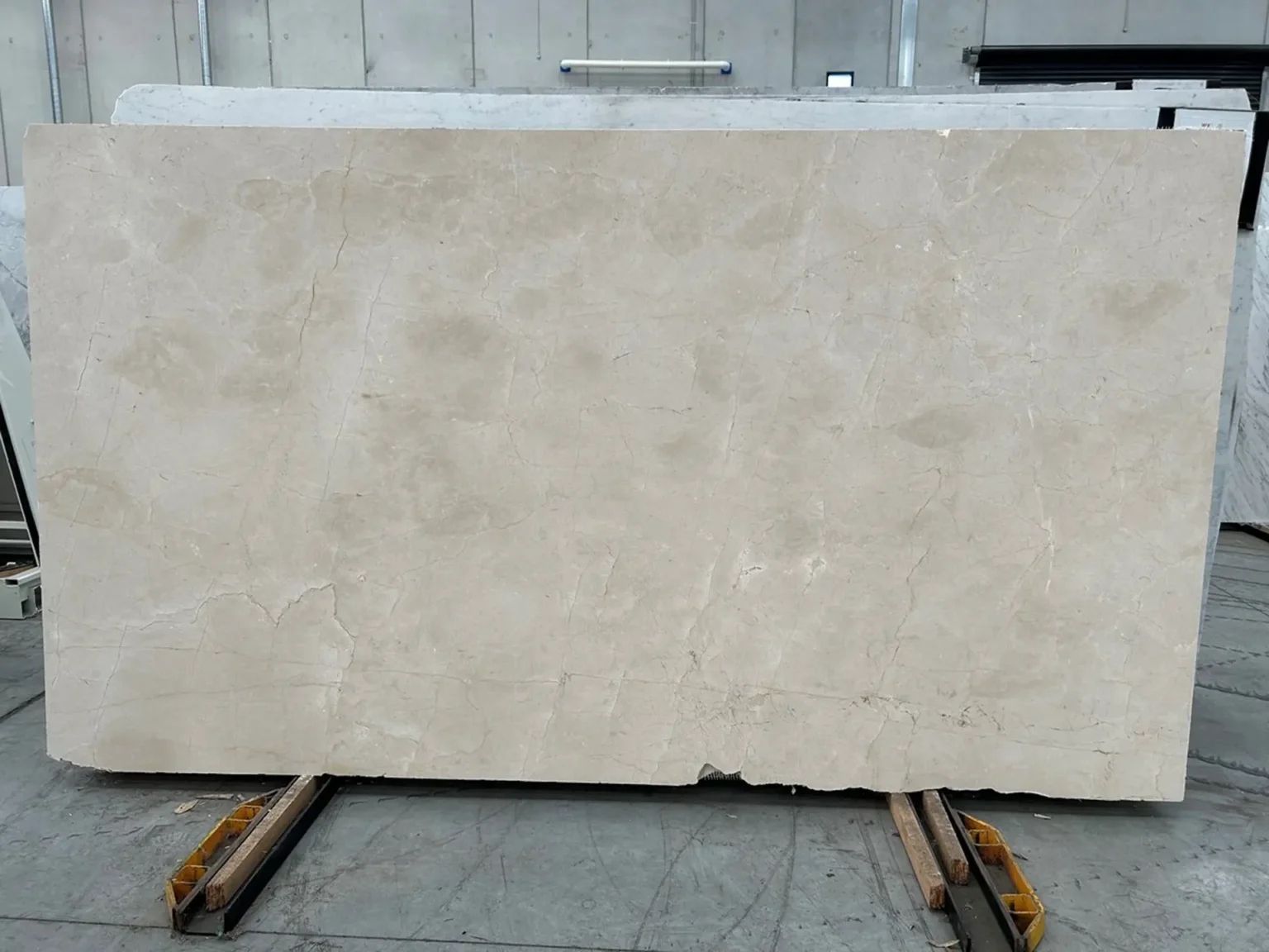 CREMA MARFIL HONED MARBLE