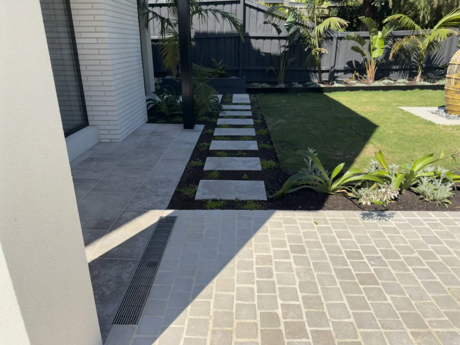 HAVEN_LIMESTONE_COBBLESTONES_RMS_TRADERS_NATURAL_STONE_SUPPLIER_MELBOURNE (104)