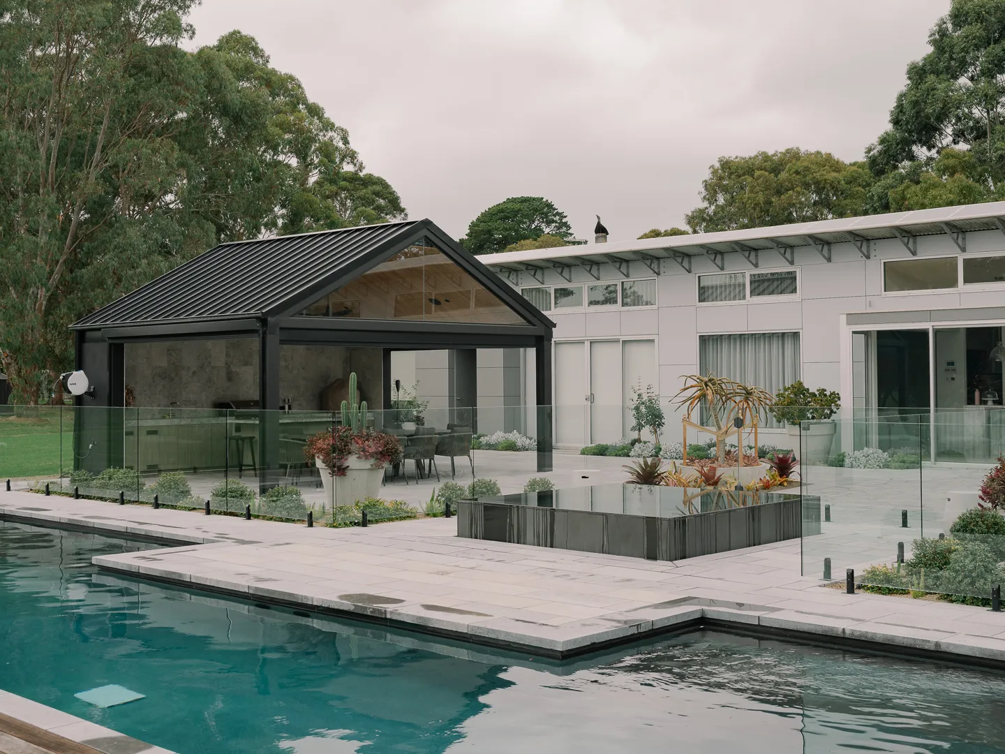 LONDON_GREY_BRUSHED_LIMESTONE_RMS_TRADERS_NATURAL_STONE_SUPPLIER_MELBOURNE_018