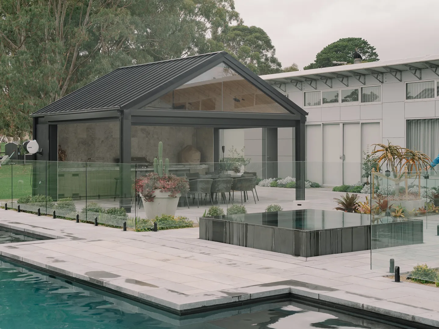 LONDON_GREY_BRUSHED_LIMESTONE_RMS_TRADERS_NATURAL_STONE_SUPPLIER_MELBOURNE_020