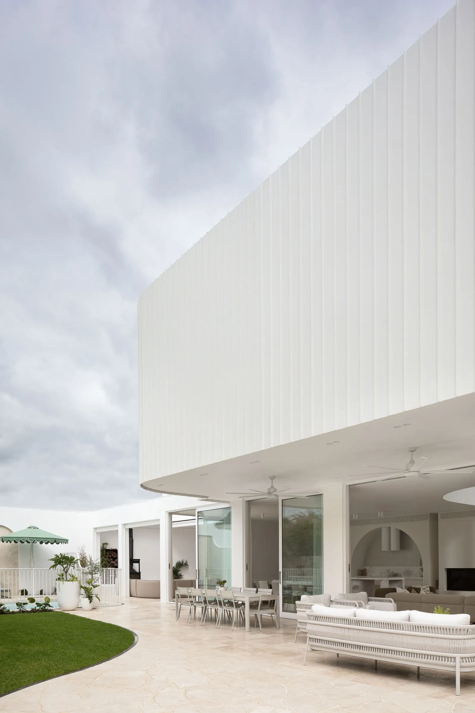 TUSCAN_UNFILLED_TRAVERTINE_RMS_TRADERS_NATURAL_STONE_SUPPLIER_MELBOURNE_002