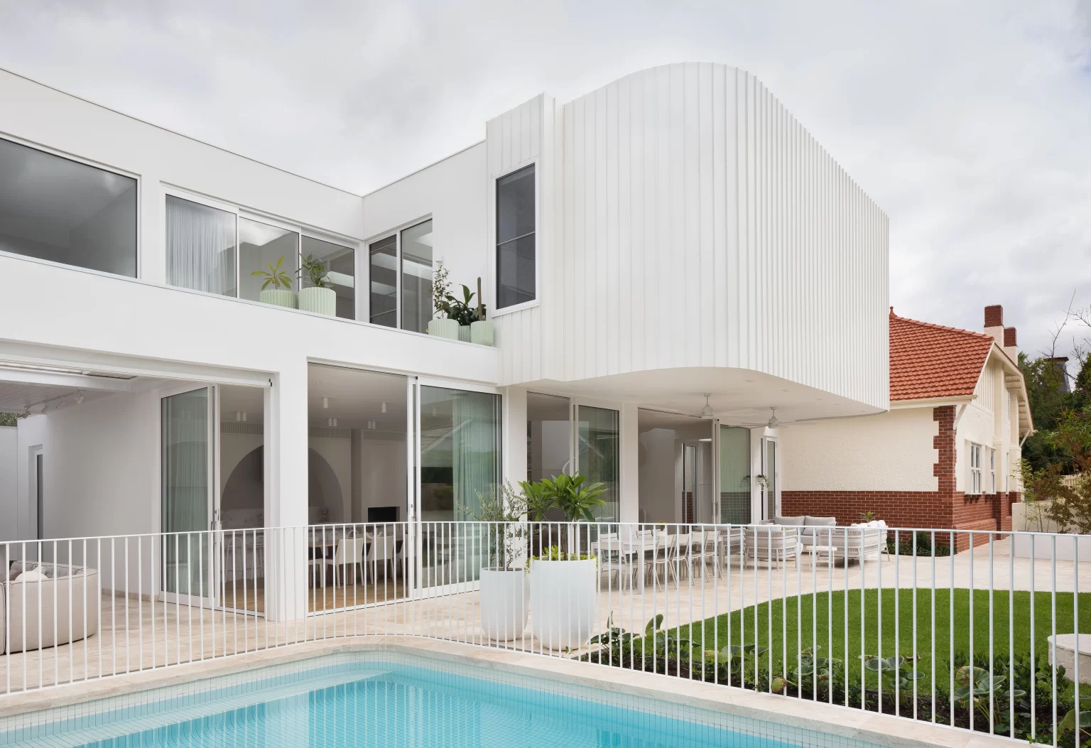 TUSCAN_UNFILLED_TUMBLED_TRAVERTINE_RMS_TRADERS_NATURAL_STONE_SUPPLIER_MELBOURNE (1)